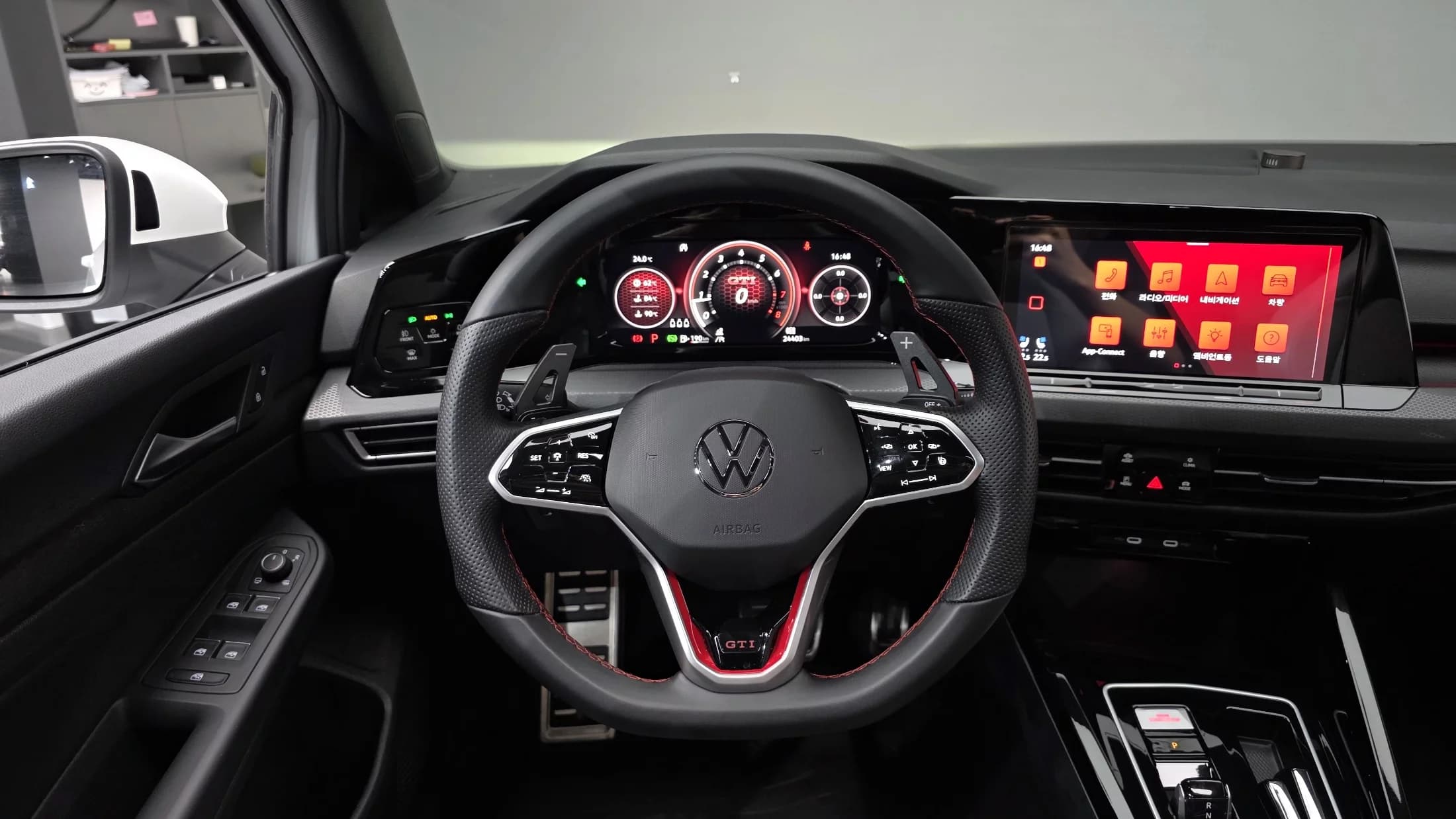Volkswagen GOLF 2.0 GTI, 2023 г. 24517 км. — фото 12