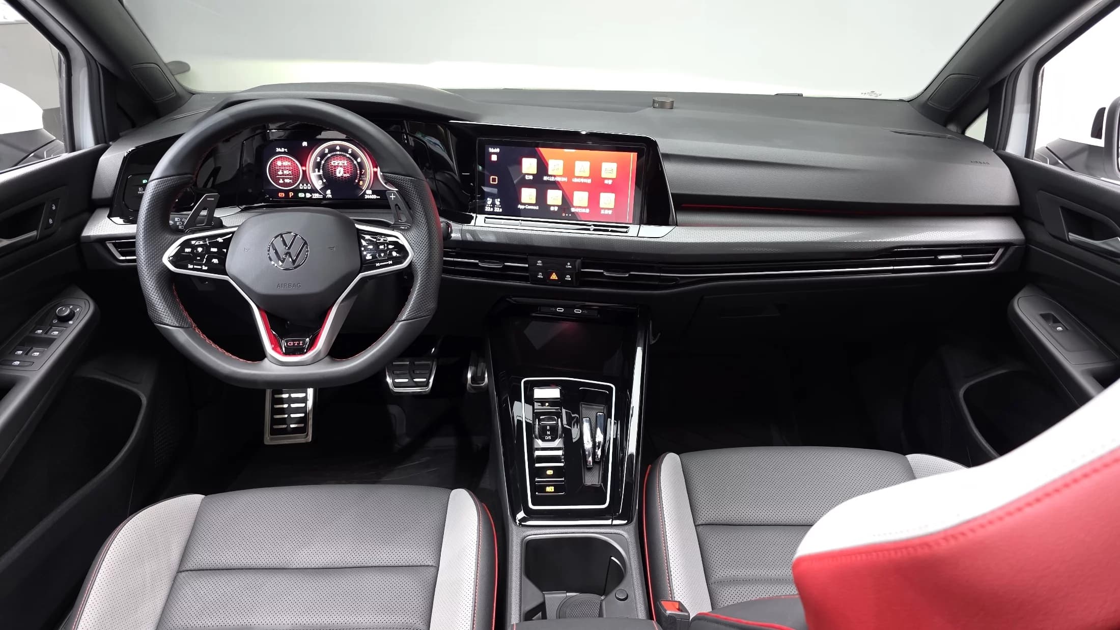 Volkswagen GOLF 2.0 GTI, 2023 г. 24517 км. — фото 6