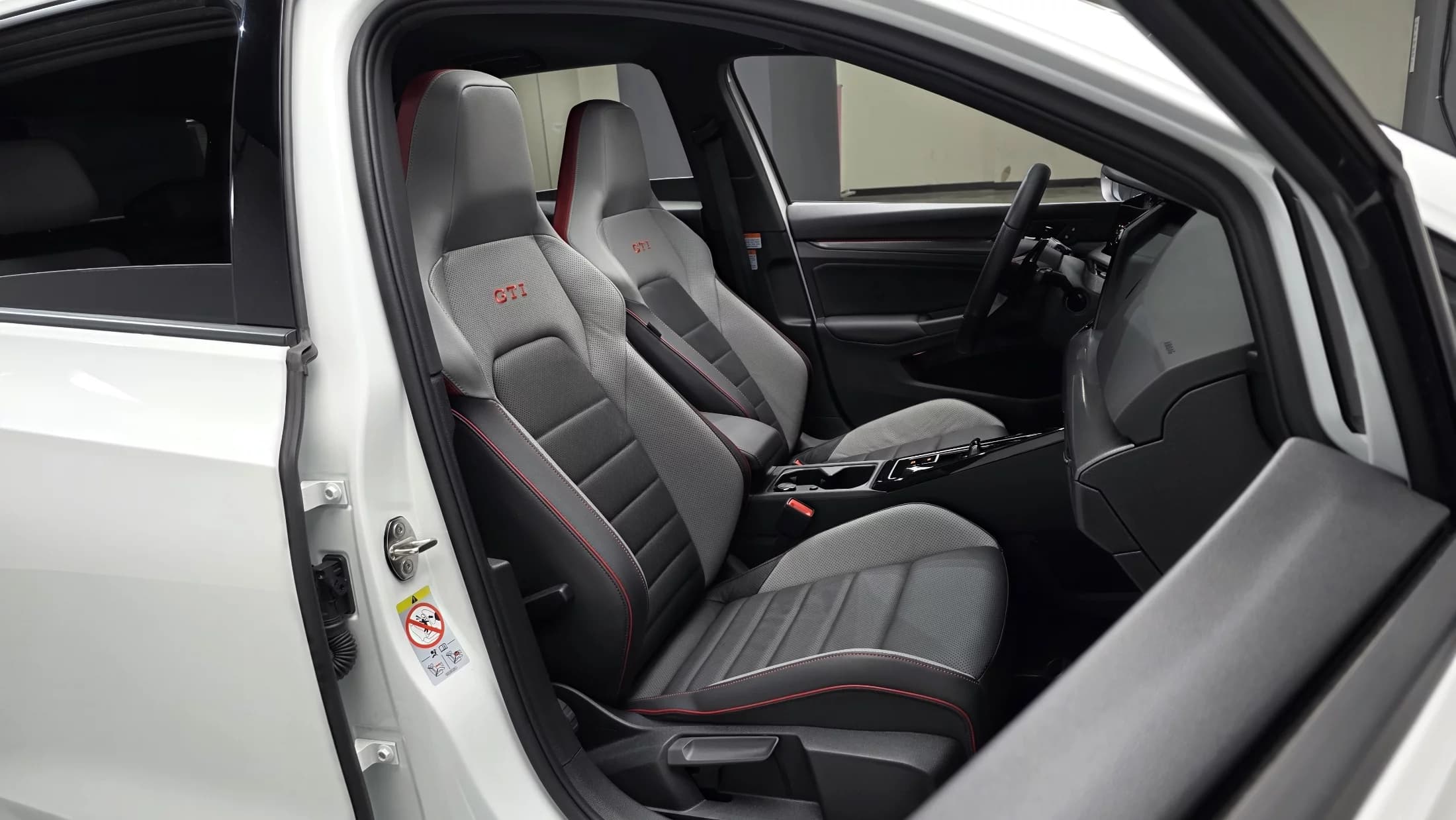 Volkswagen GOLF 2.0 GTI, 2023 г. 24517 км. — фото 9