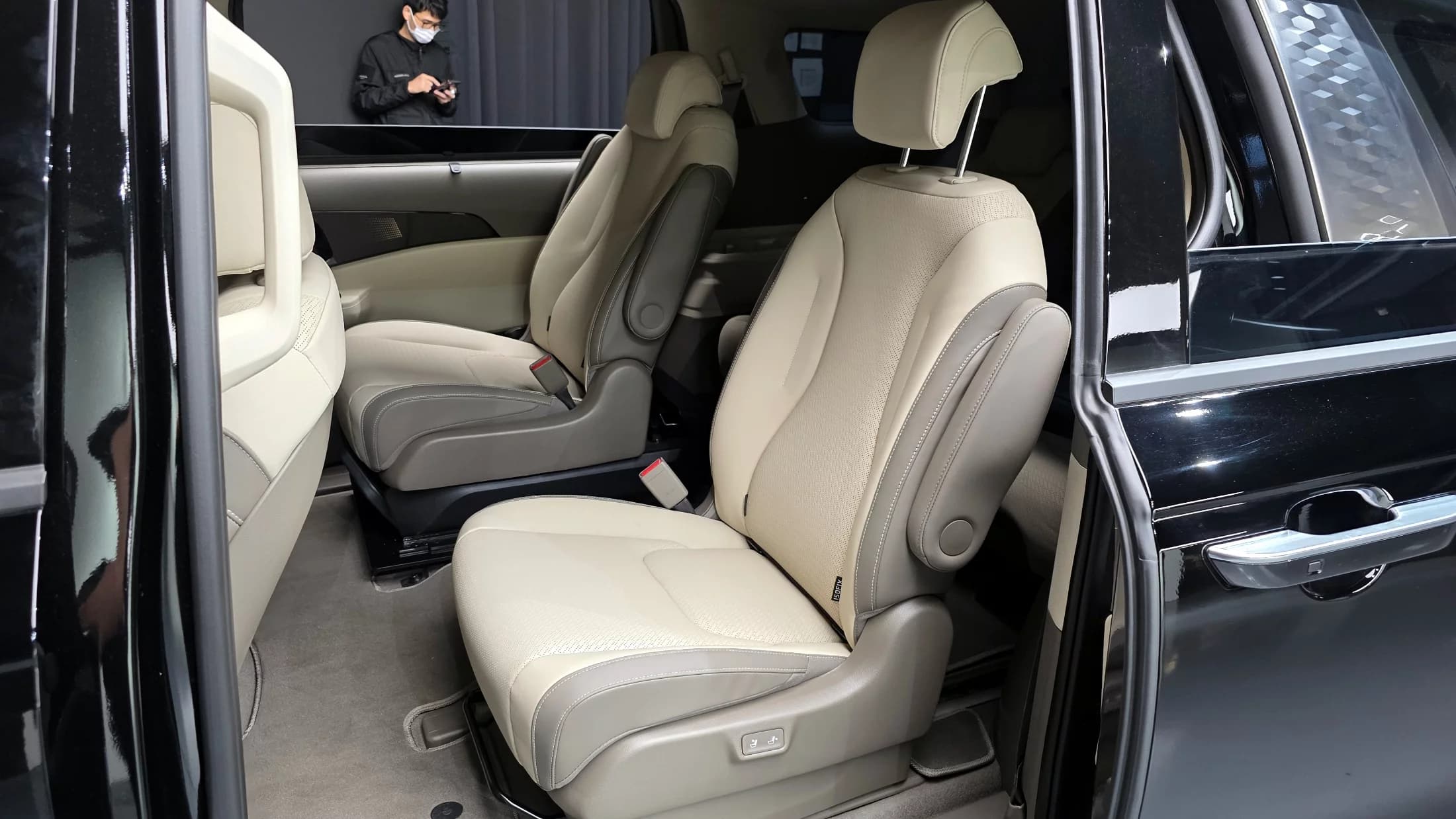 Kia Carnival Gasoline 9-Seater Signature, 2024 г. 502 км. — фото 11