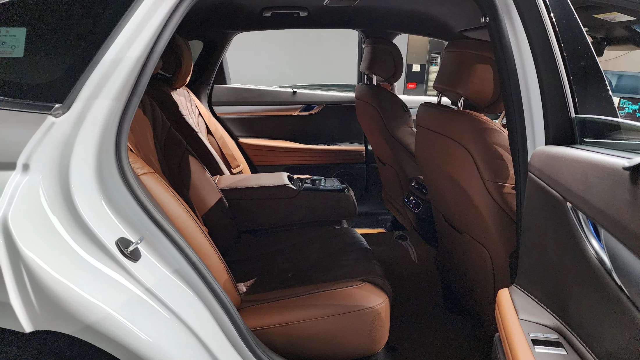 Genesis G80 Gasoline 2.5 Turbo AWD, 2023 г. 18034 км. — фото 12