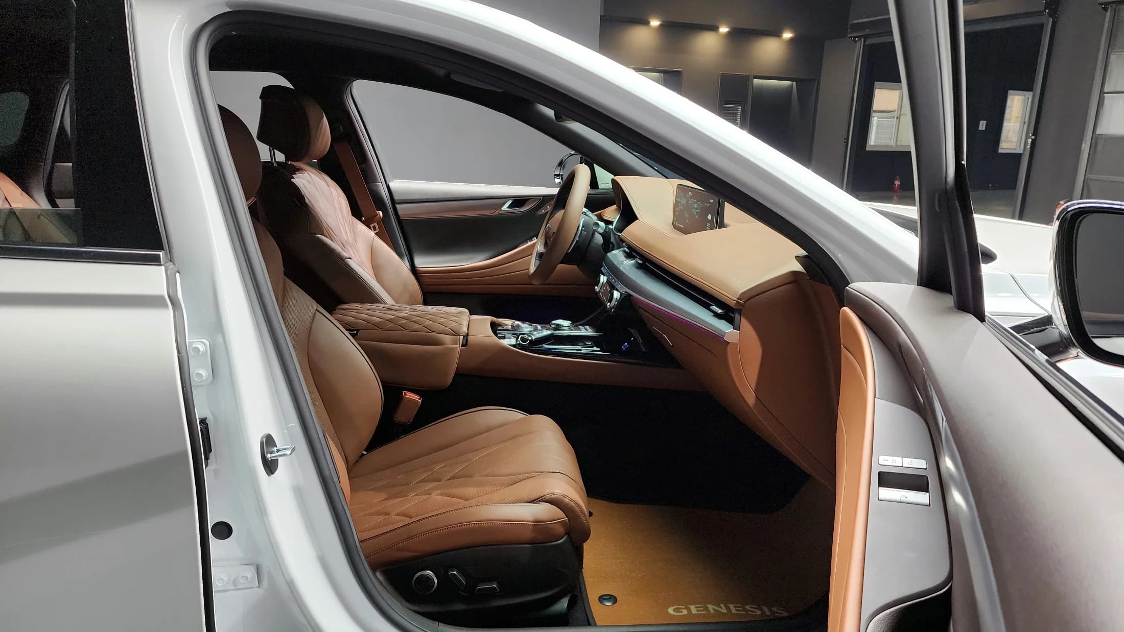 Genesis G80 Gasoline 2.5 Turbo AWD, 2023 г. 18034 км. — фото 10