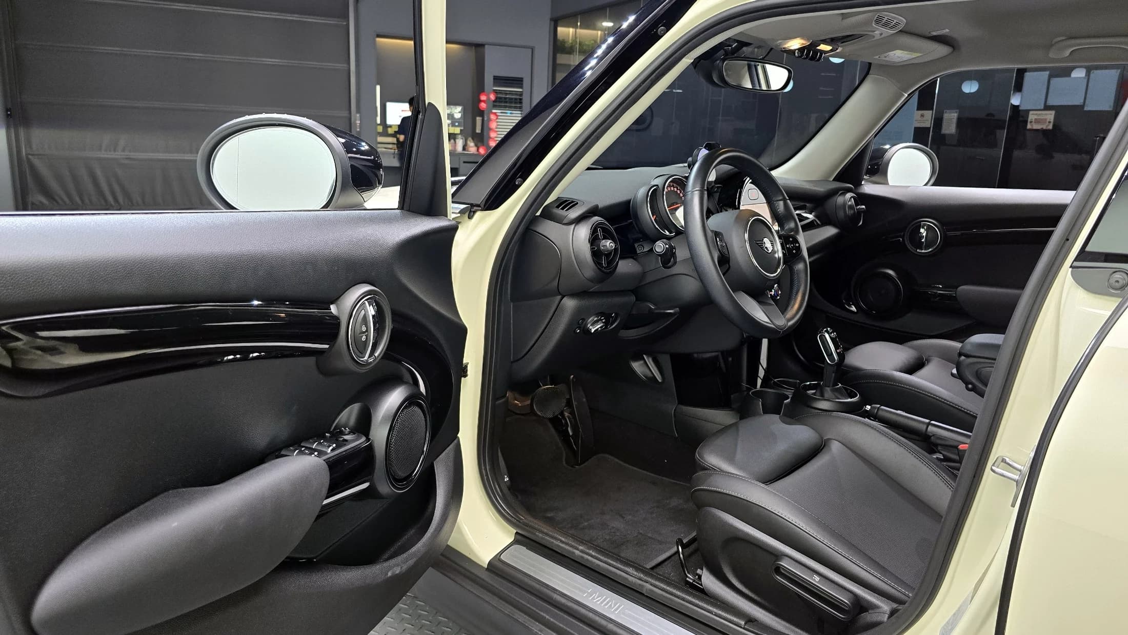 MINI Cooper 5Door Classic Third Generation, 2021 г. 61569 км. — фото 11
