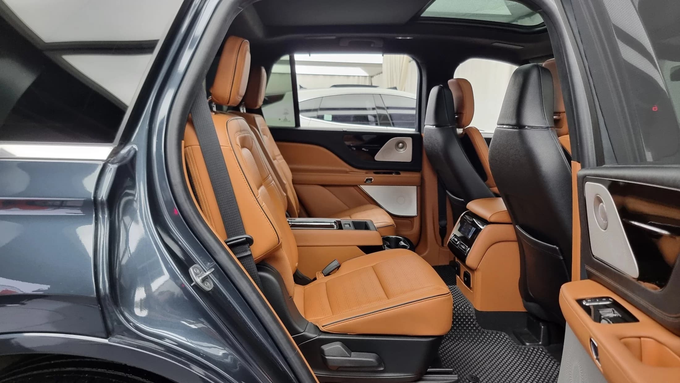 Lincoln AVIATOR 3.0 Black Label AWD, 2022 г. 96362 км. — фото 12