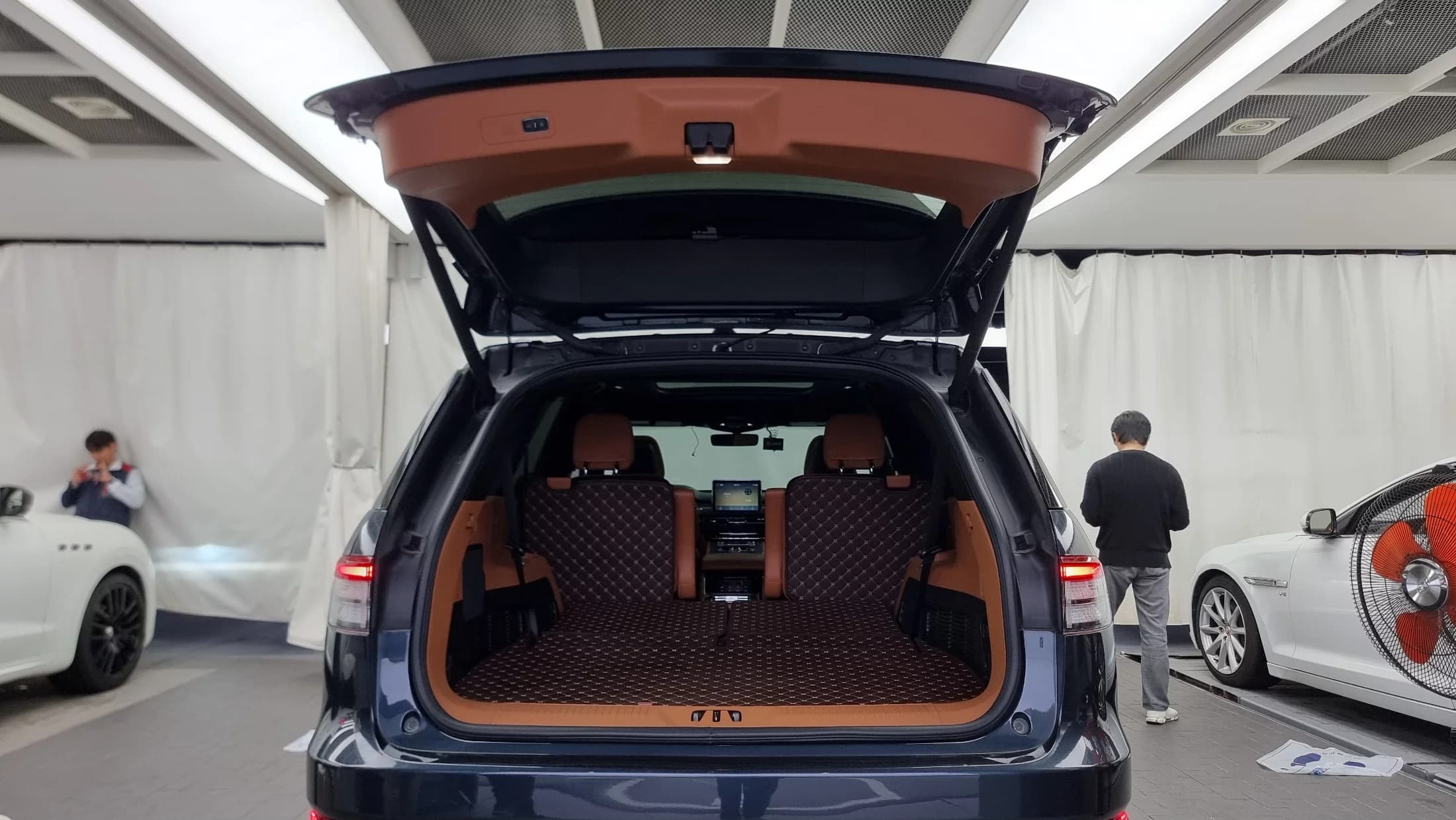 Lincoln AVIATOR 3.0 Black Label AWD, 2022 г. 96362 км. — фото 20