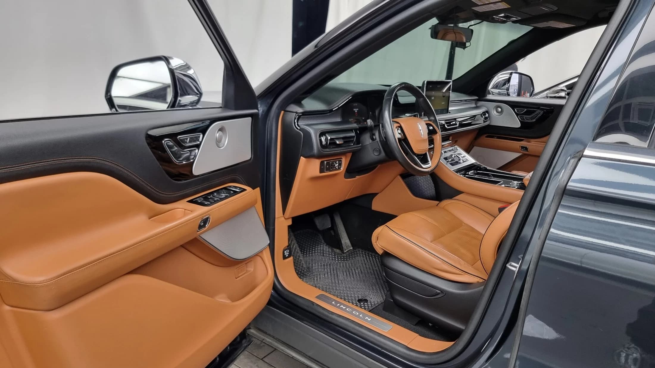 Lincoln AVIATOR 3.0 Black Label AWD, 2022 г. 96362 км. — фото 10
