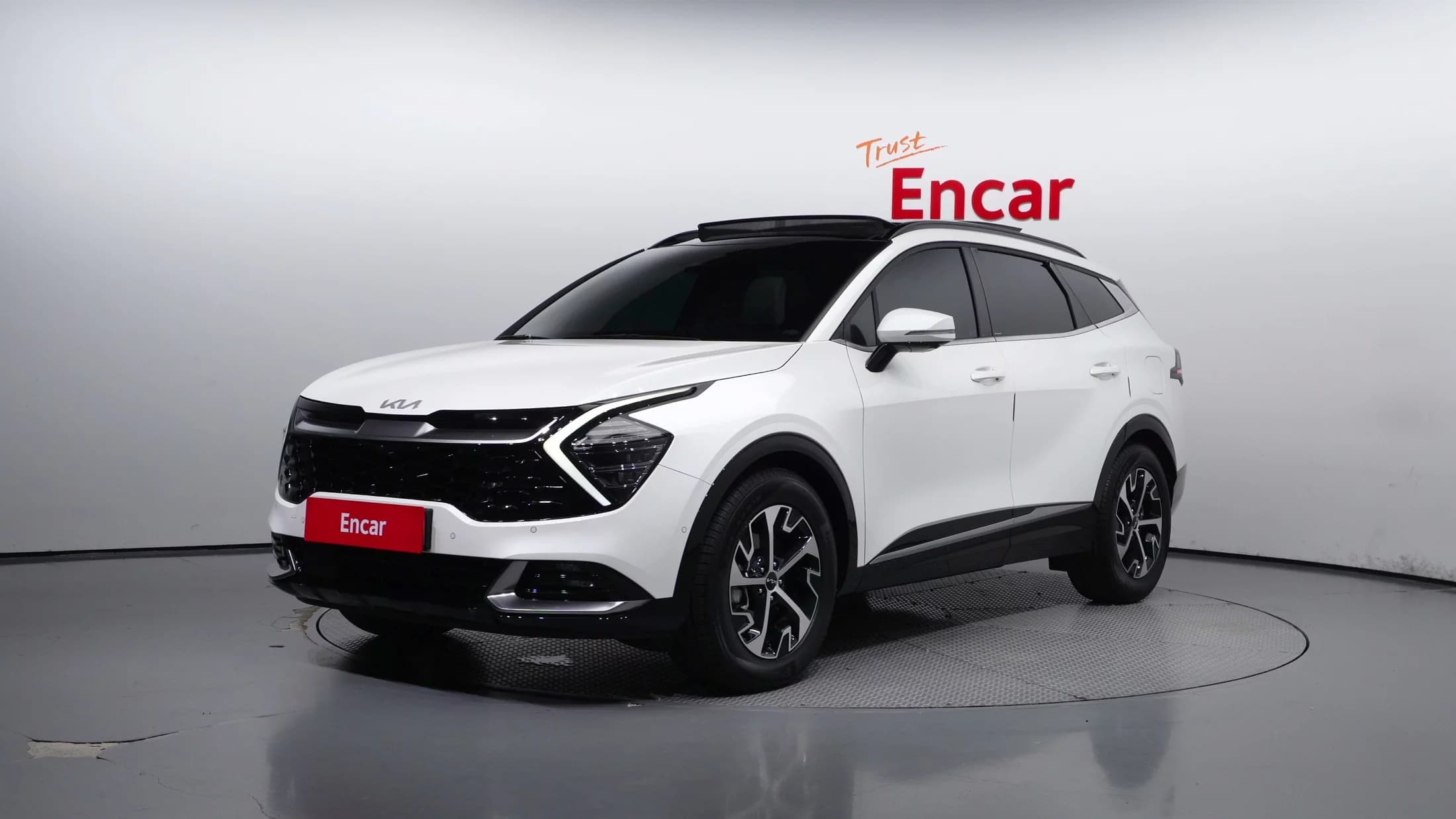 Kia Sportage Signature 2WD, гибрид, 2023 г. 44051 км.
