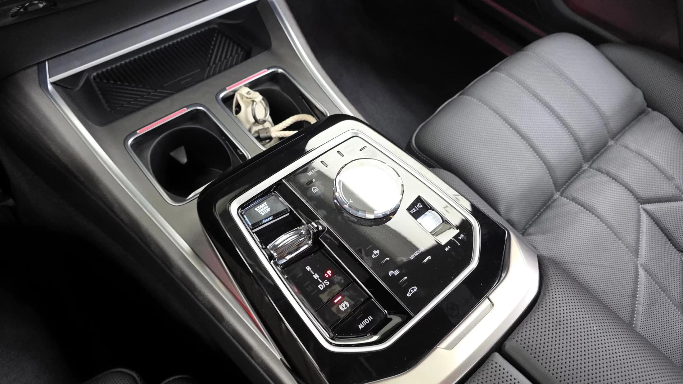 BMW 7-Series 740i xDrive Classic Silver Edition, 2024 г. 5188 км. — фото 9