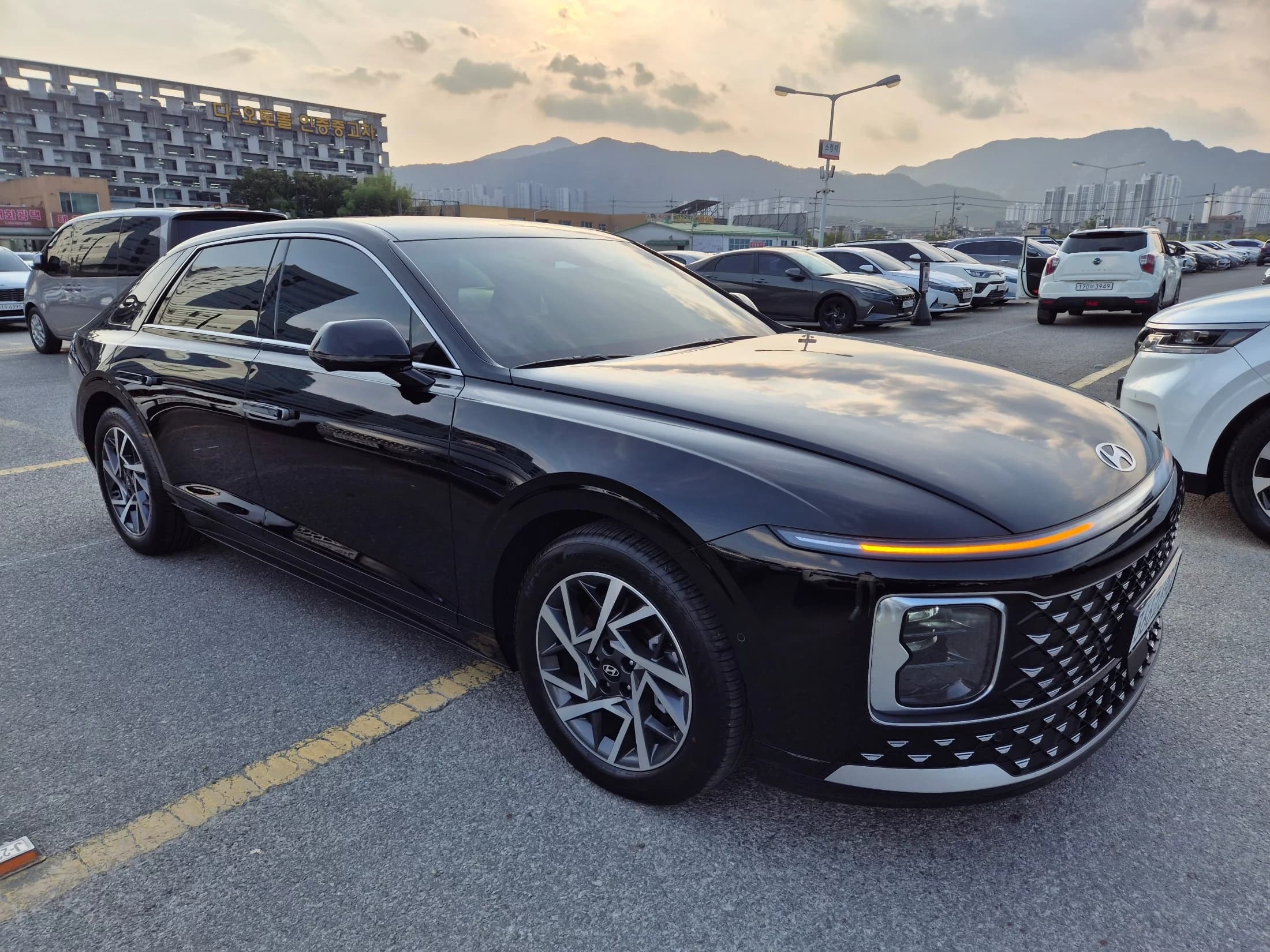 Hyundai Grandeur 3.5 Gasoline 2WD Exclusive, 2024 г. 5770 км. — фото 2