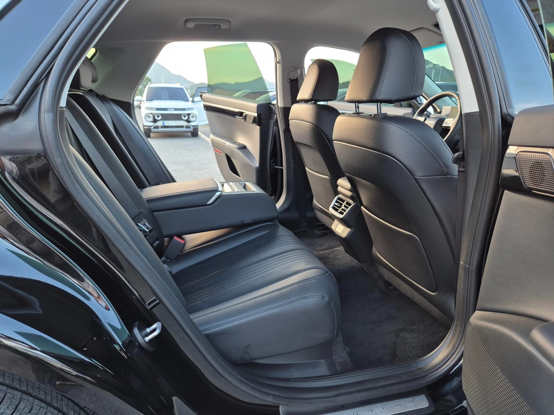 Hyundai Grandeur 3.5 Gasoline 2WD Exclusive, 2024 г. 5770 км. — фото 12