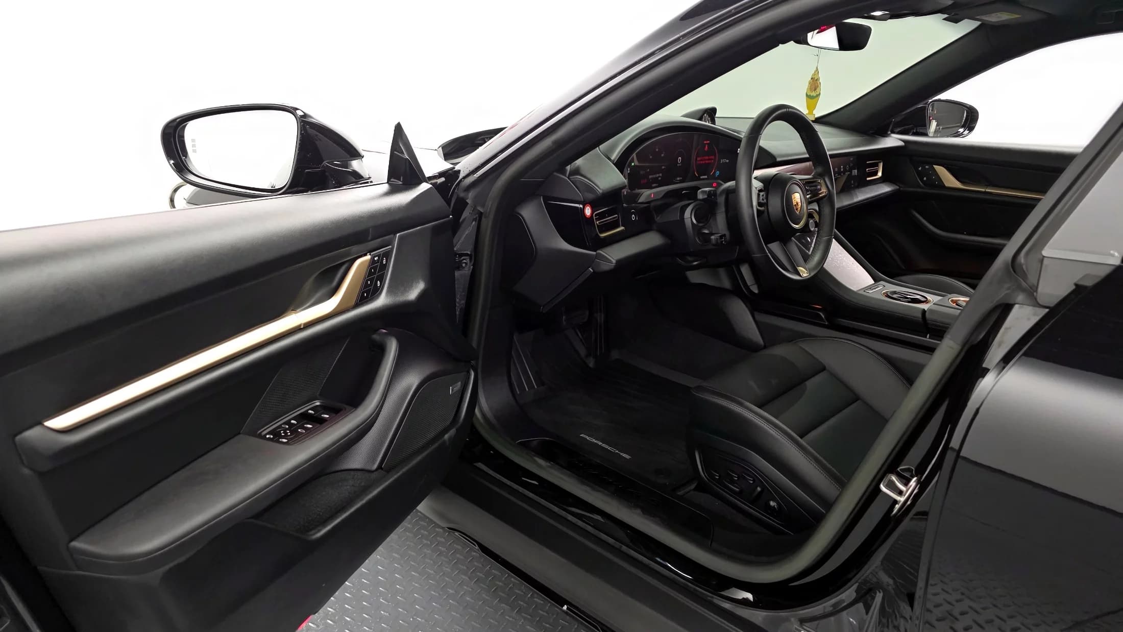 Porsche TAYCAN 4S Cross Turismo, электромобиль, 2023 г. 10327 км. — фото 10
