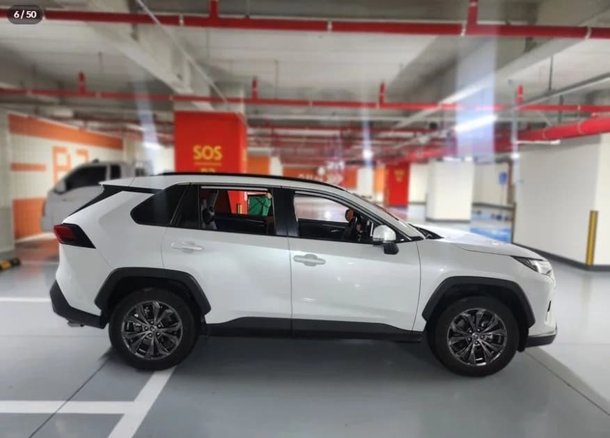 Toyota RAV4 2.5 2WD Hybrid XLE, гибрид, 2023 г. 28852 км. — фото 4