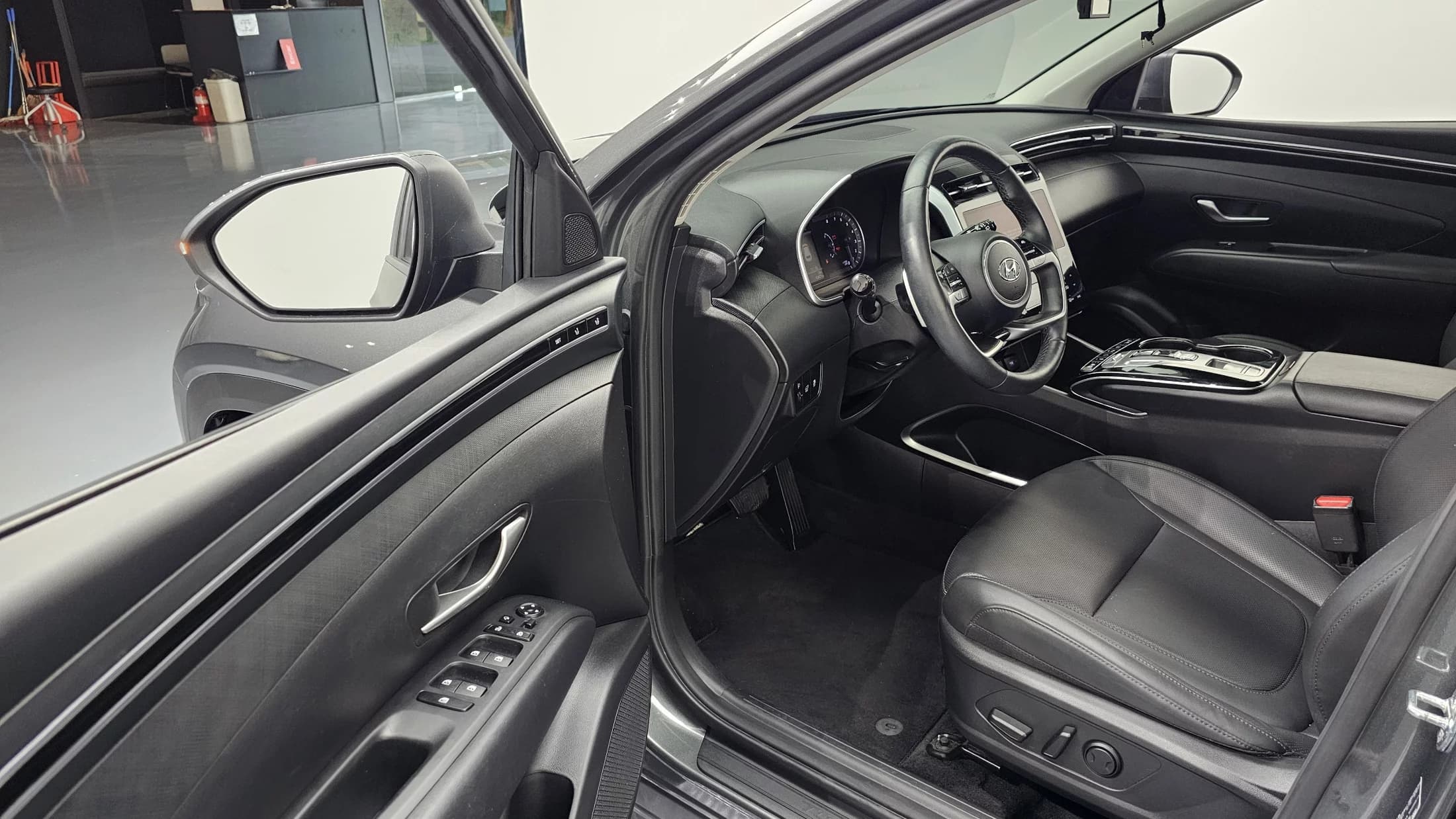 Hyundai Tucson Gasoline 1.6 Turbo 4WD Premium, 2023 г. 52477 км. — фото 11