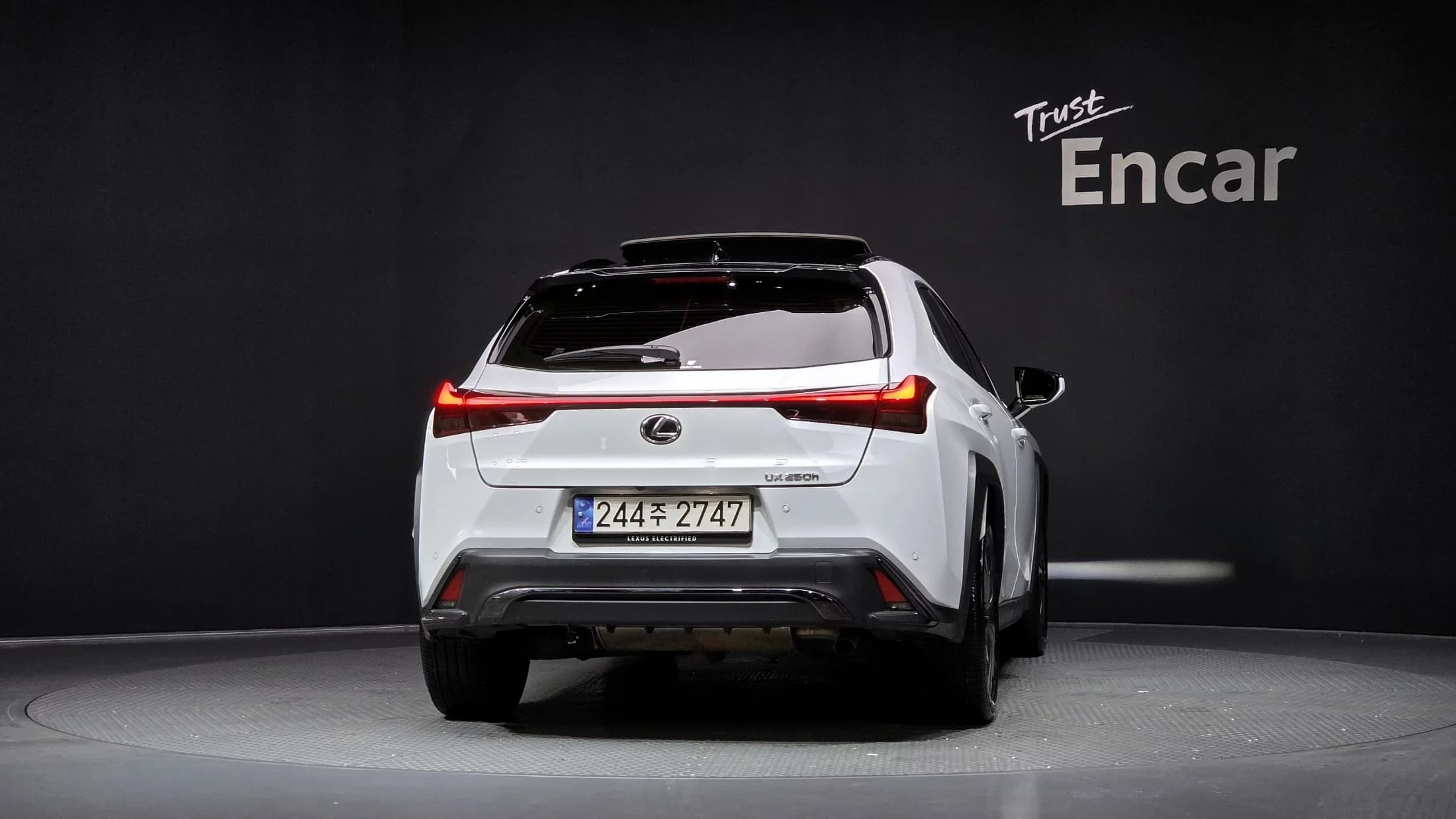 Lexus UX 2.0 F-Sport 2WD, гибрид, 2024 г. 29722 км. — фото 4