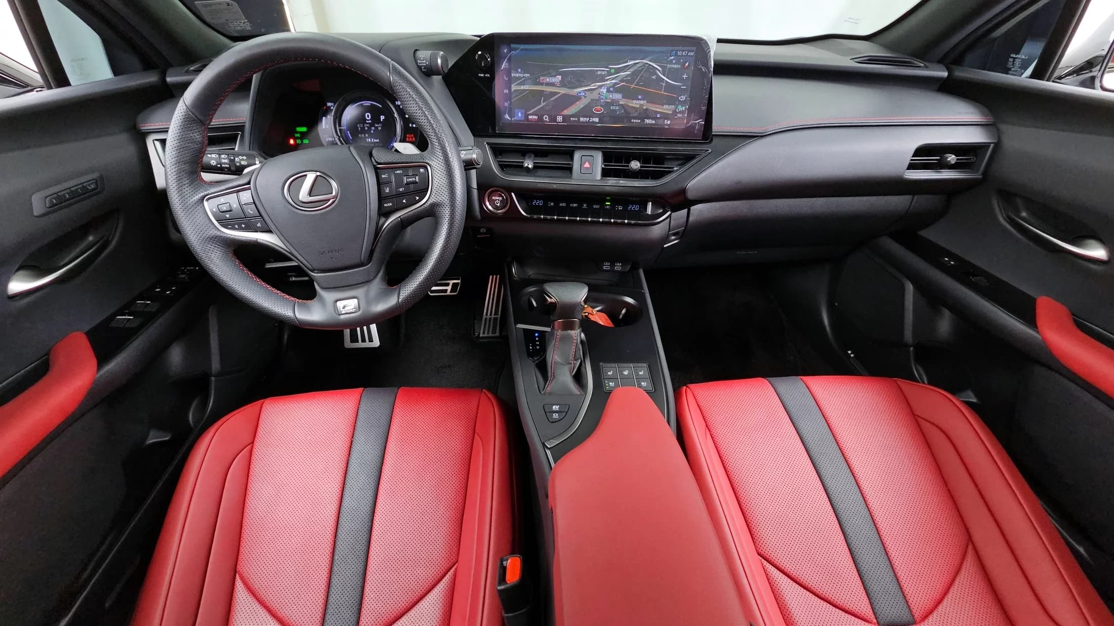 Lexus UX 2.0 F-Sport 2WD, гибрид, 2024 г. 29722 км. — фото 7