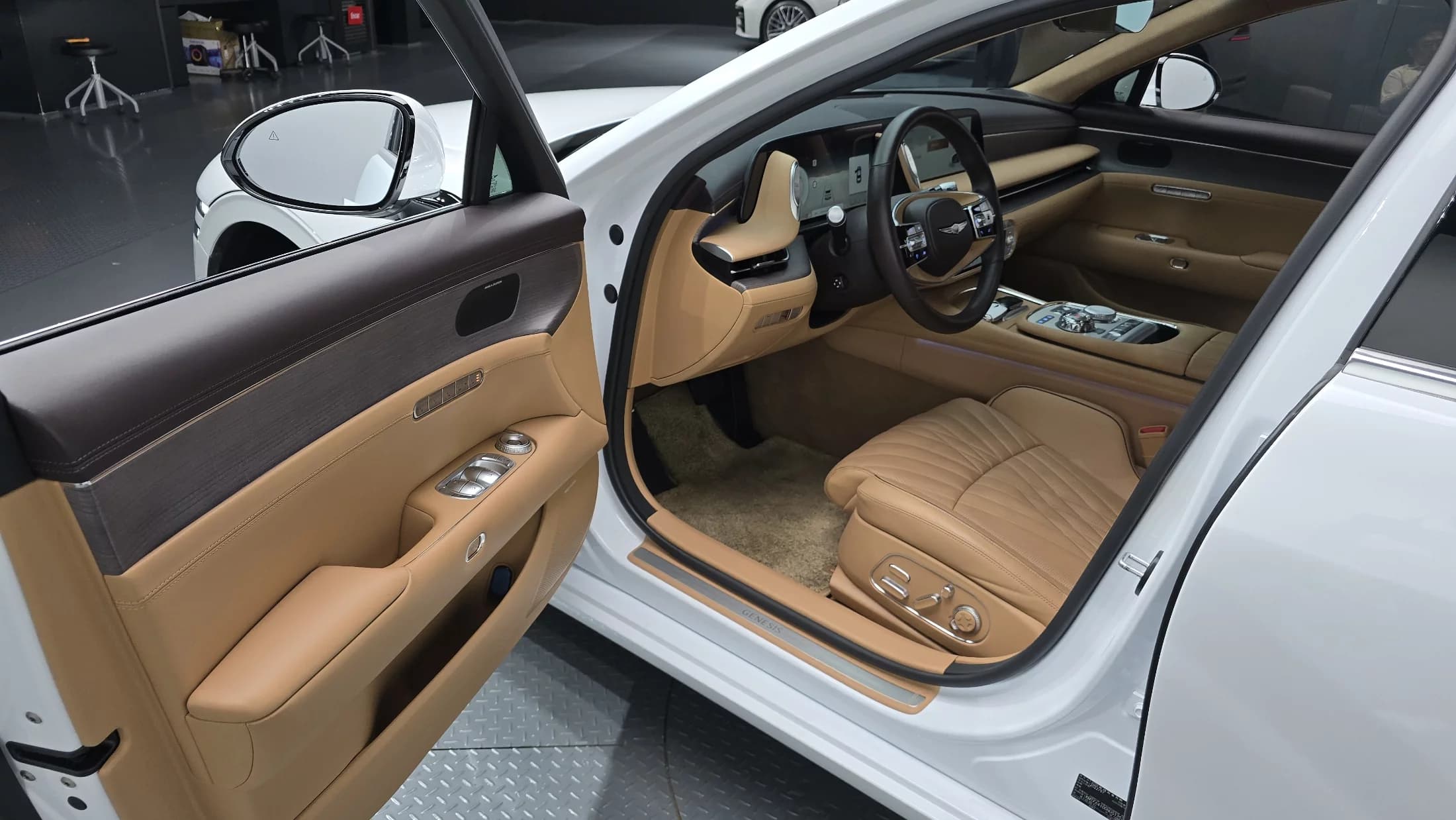 Genesis G90 Gasoline 3.5 Turbo AWD, 2022 г. 74517 км. — фото 11