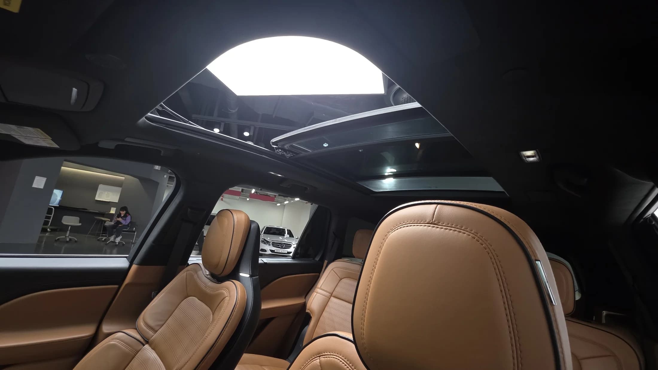 Lincoln AVIATOR 3.0 Black Label AWD, 2021 г. 66567 км. — фото 18