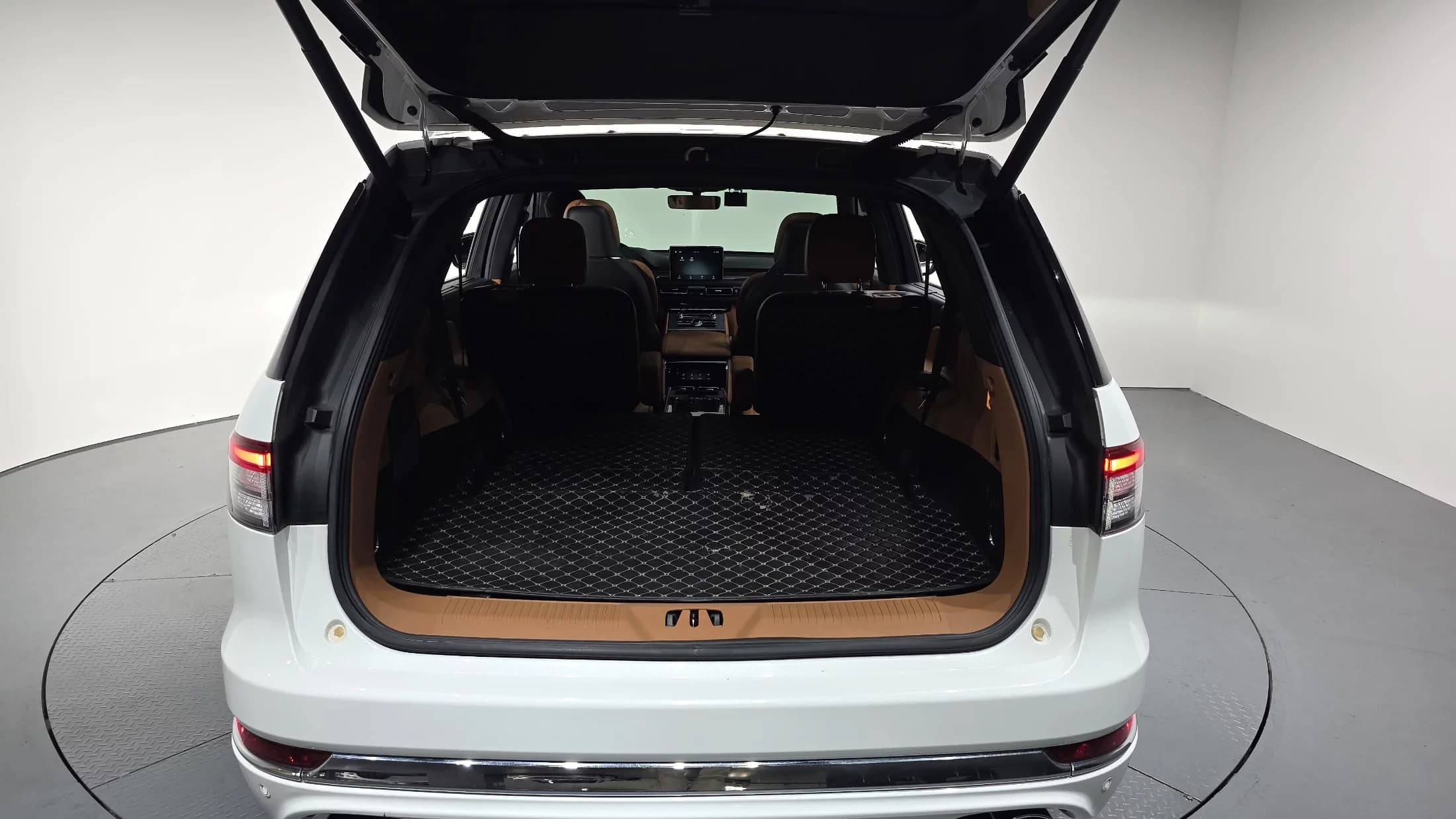 Lincoln AVIATOR 3.0 Black Label AWD, 2021 г. 66567 км. — фото 20
