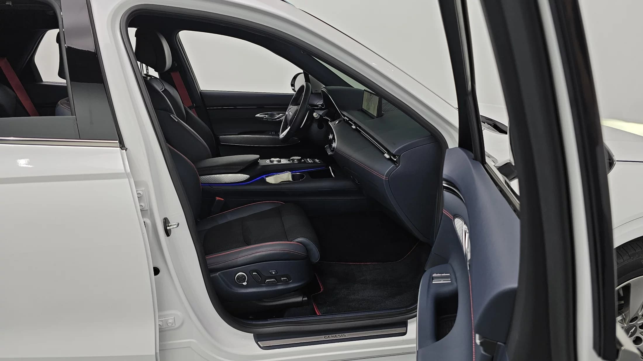 Genesis GV70 2.5T Gasoline AWD, 2023 г. 34261 км. — фото 17