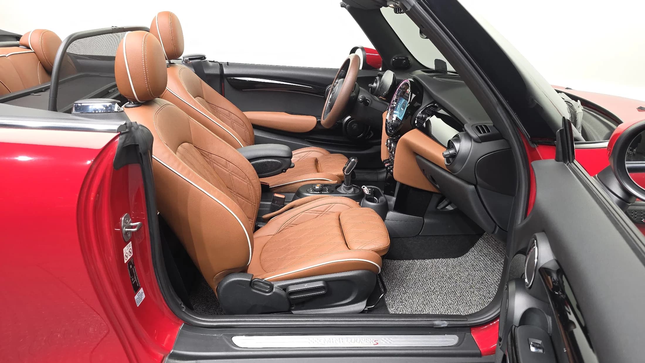 MINI Cooper Convertible Classic Launch Pack Third Generation, 2021 г. 32258 км. — фото 11