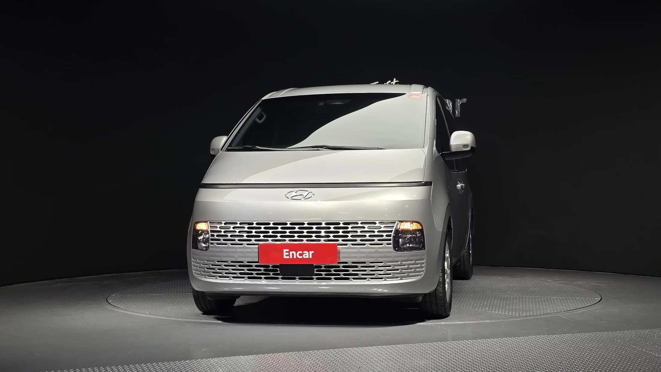 Hyundai Staria Cargo 3-Seater Modern, 2023 г. 121752 км. — фото 3