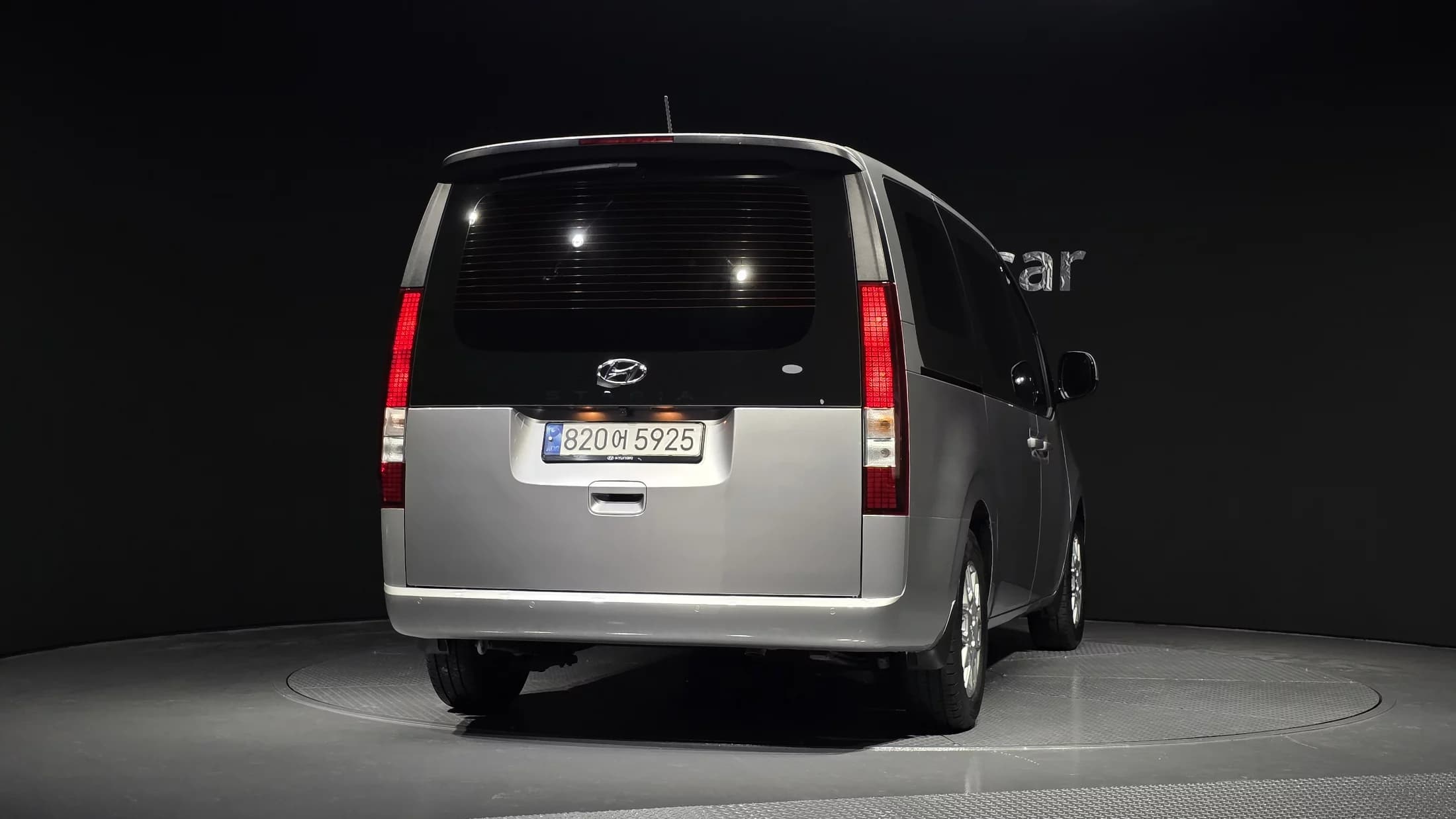 Hyundai Staria Cargo 3-Seater Modern, 2023 г. 121752 км. — фото 4