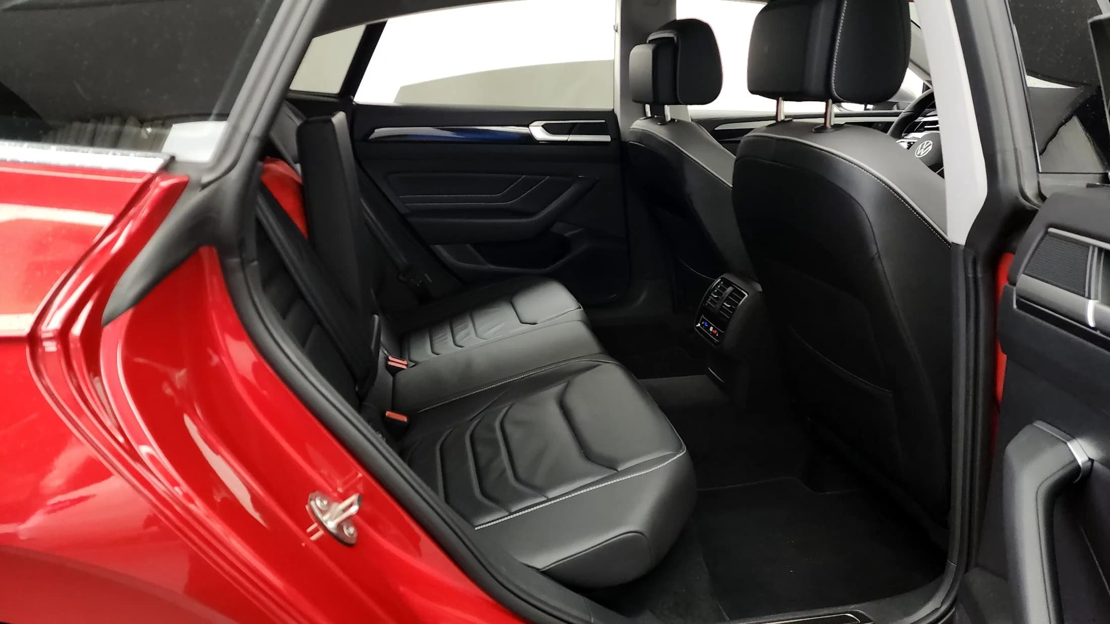 Volkswagen ARTEON 2.0 TDI Prestige, 2023 г. 50373 км. — фото 12