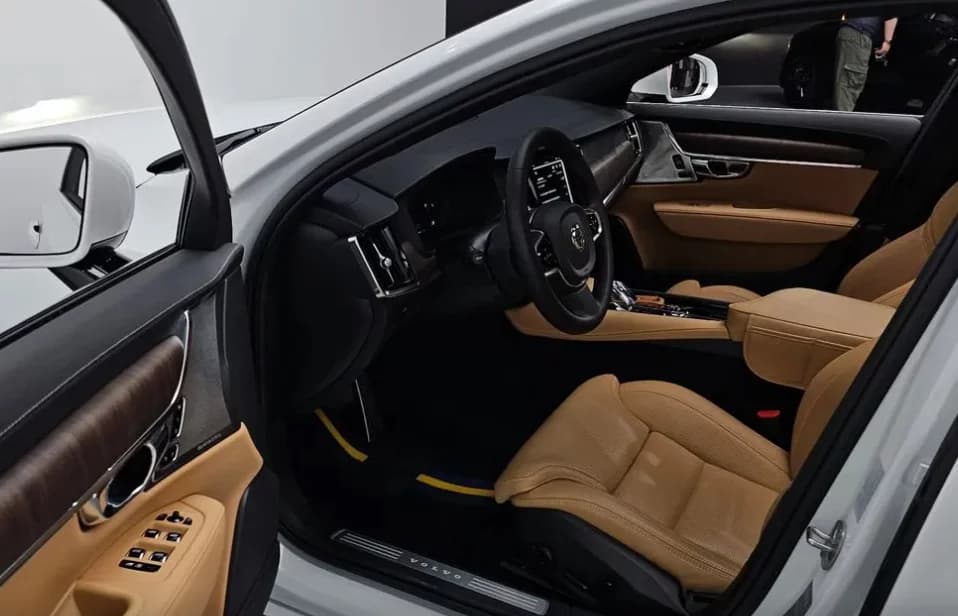 Volvo S90 B6 AWD Ultimate Bright, 2024 г. 11747 км. — фото 11