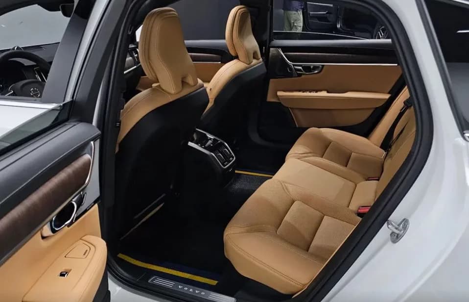 Volvo S90 B6 AWD Ultimate Bright, 2024 г. 11747 км. — фото 13