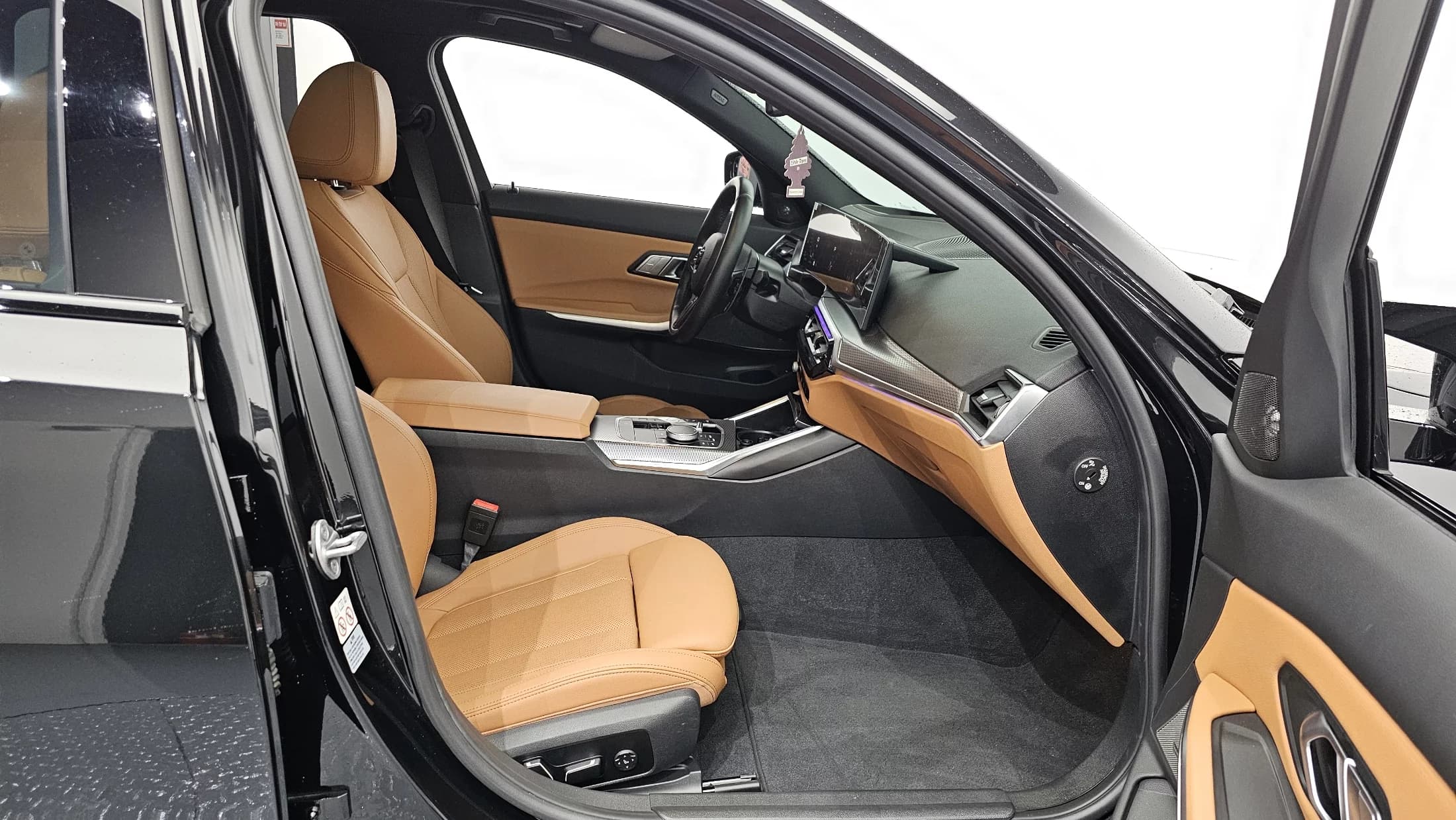 BMW 3-Series 320i Touring M Sports, 2024 г. 27494 км. — фото 11