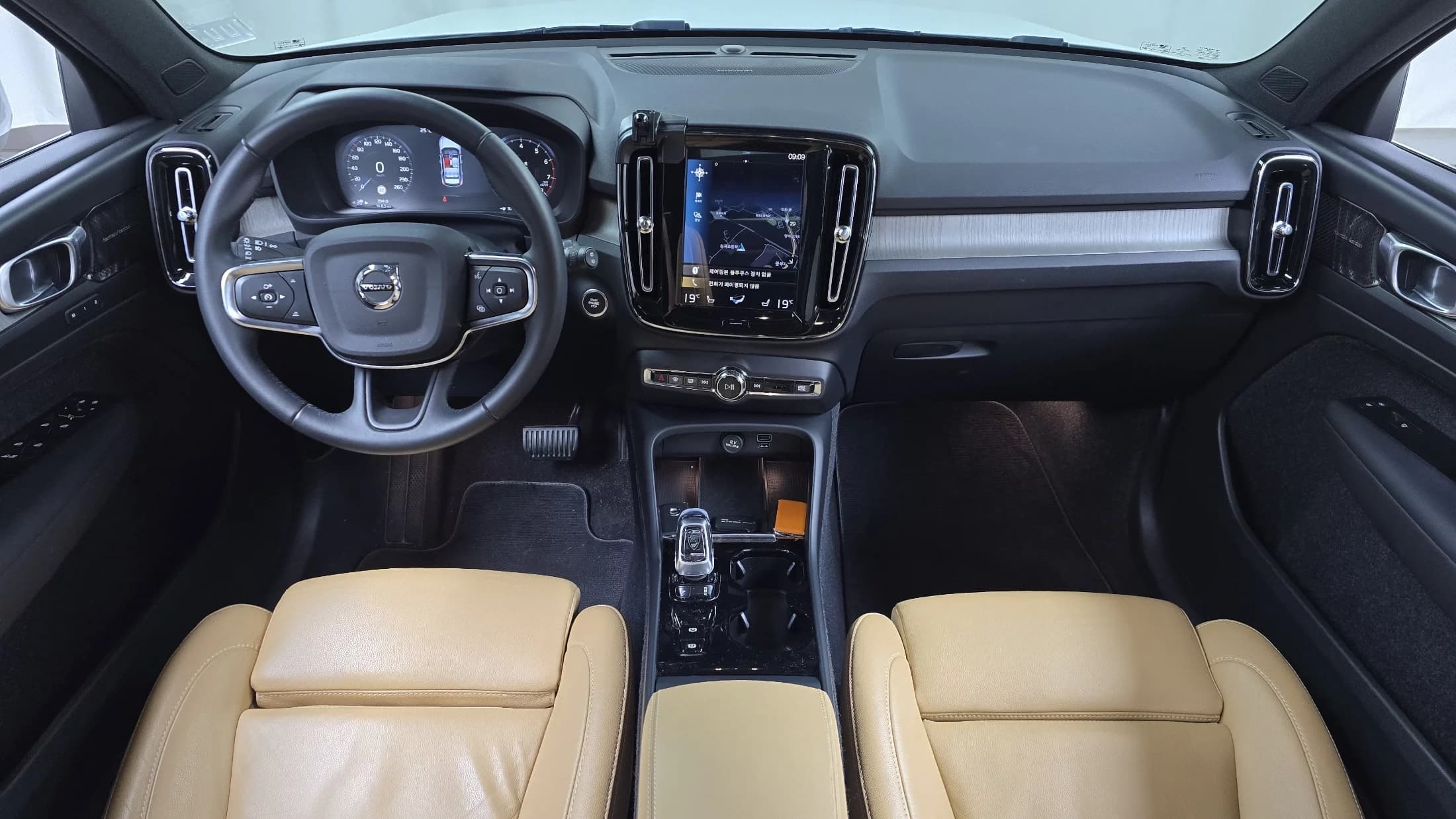 Volvo XC40 B4 Inscription, 2021 г. 29482 км. — фото 7