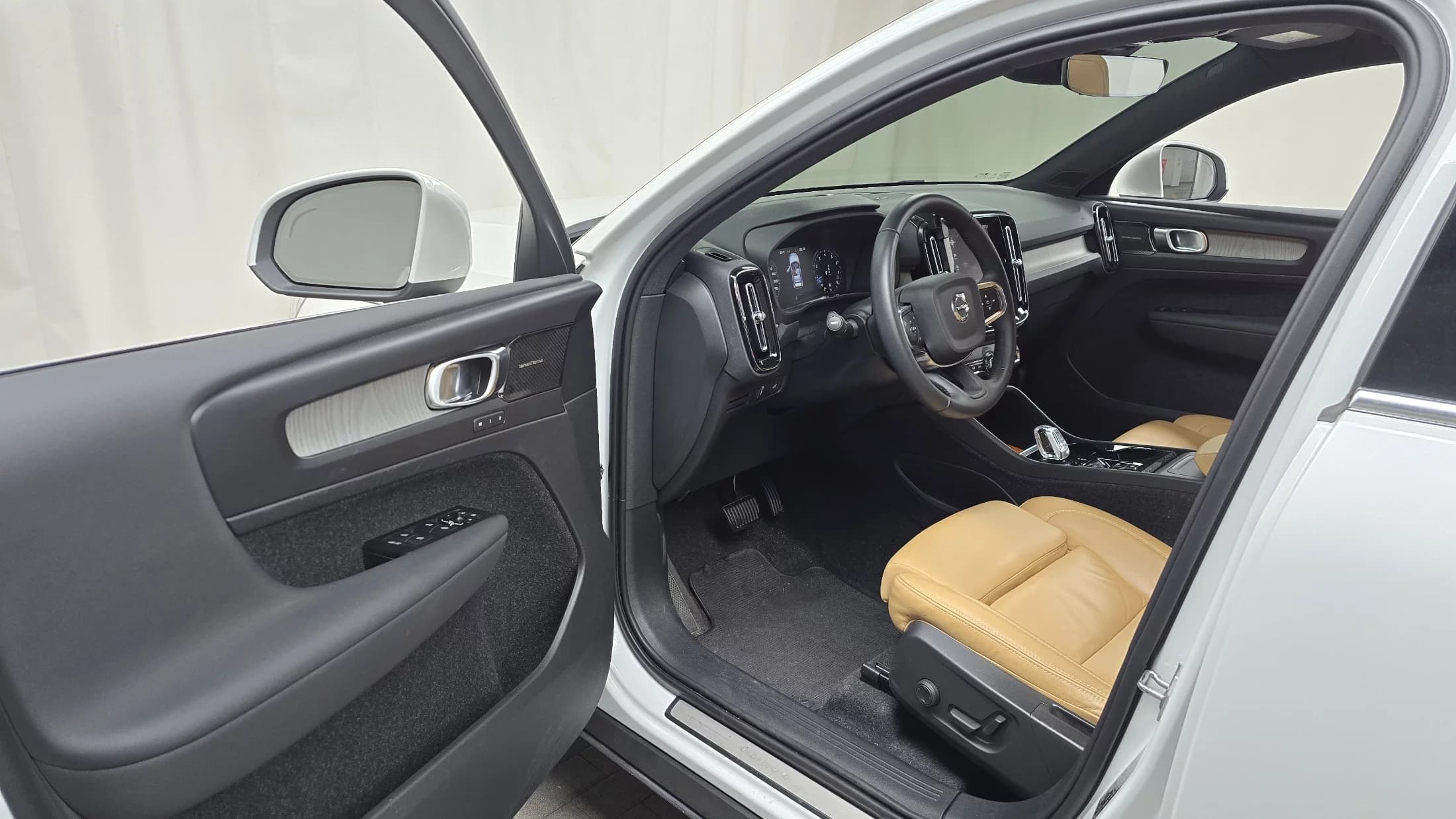Volvo XC40 B4 Inscription, 2021 г. 29482 км. — фото 10