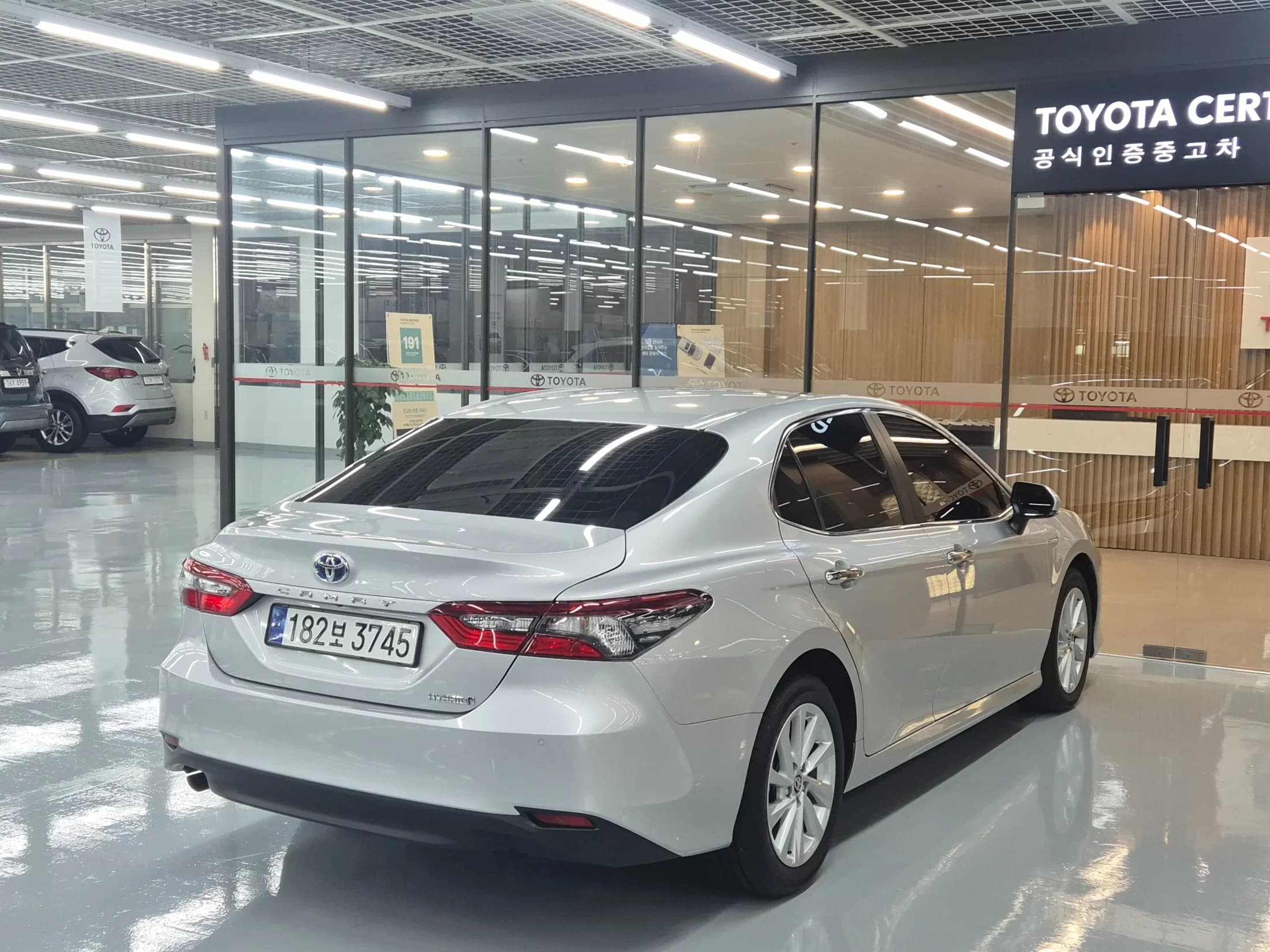 Toyota CAMRY 2.5 LE Hybrid, гибрид, 2023 г. 20792 км. — фото 2