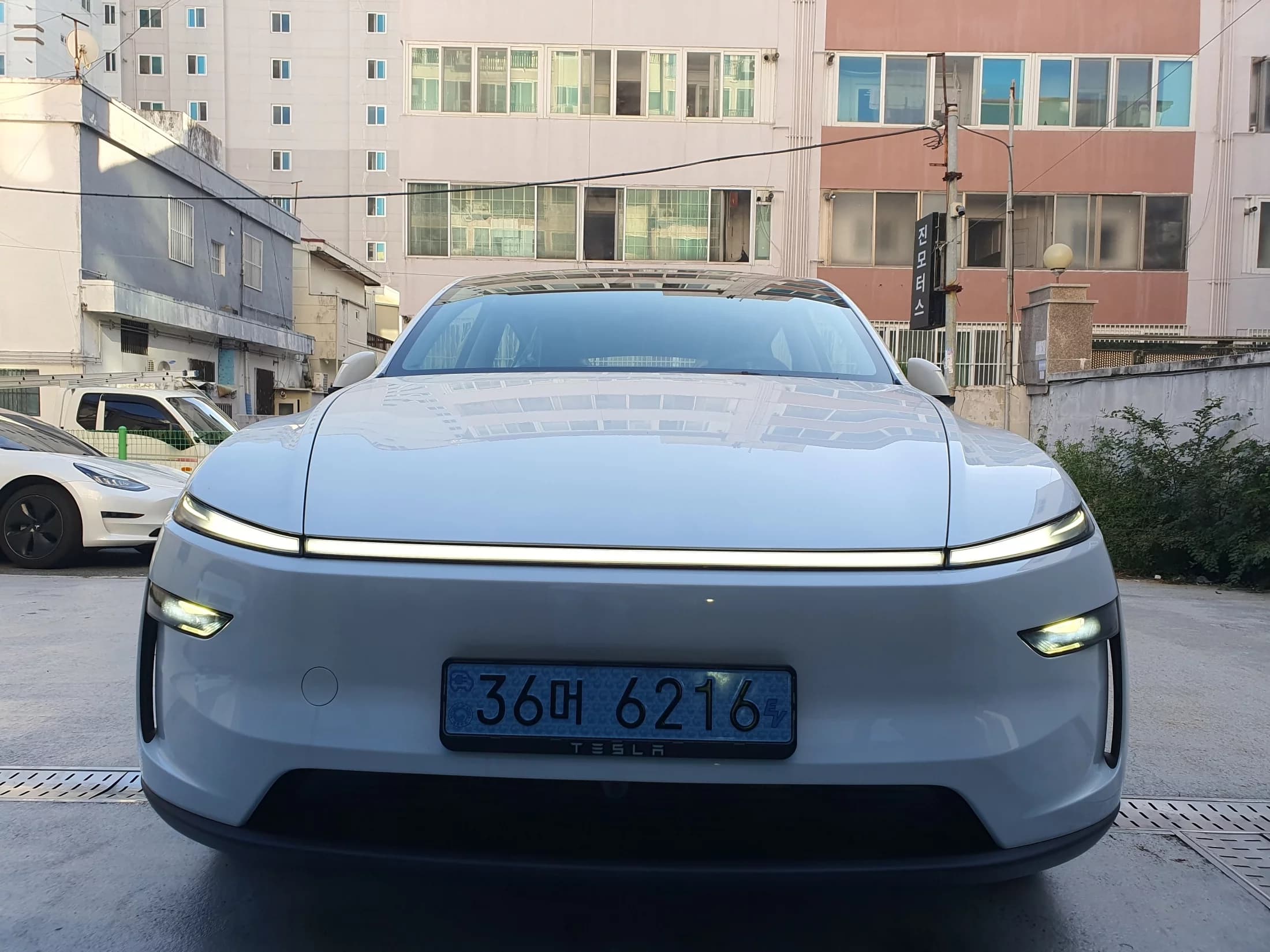 Tesla Model Y RWD, электромобиль, 2025 г. — фото 2