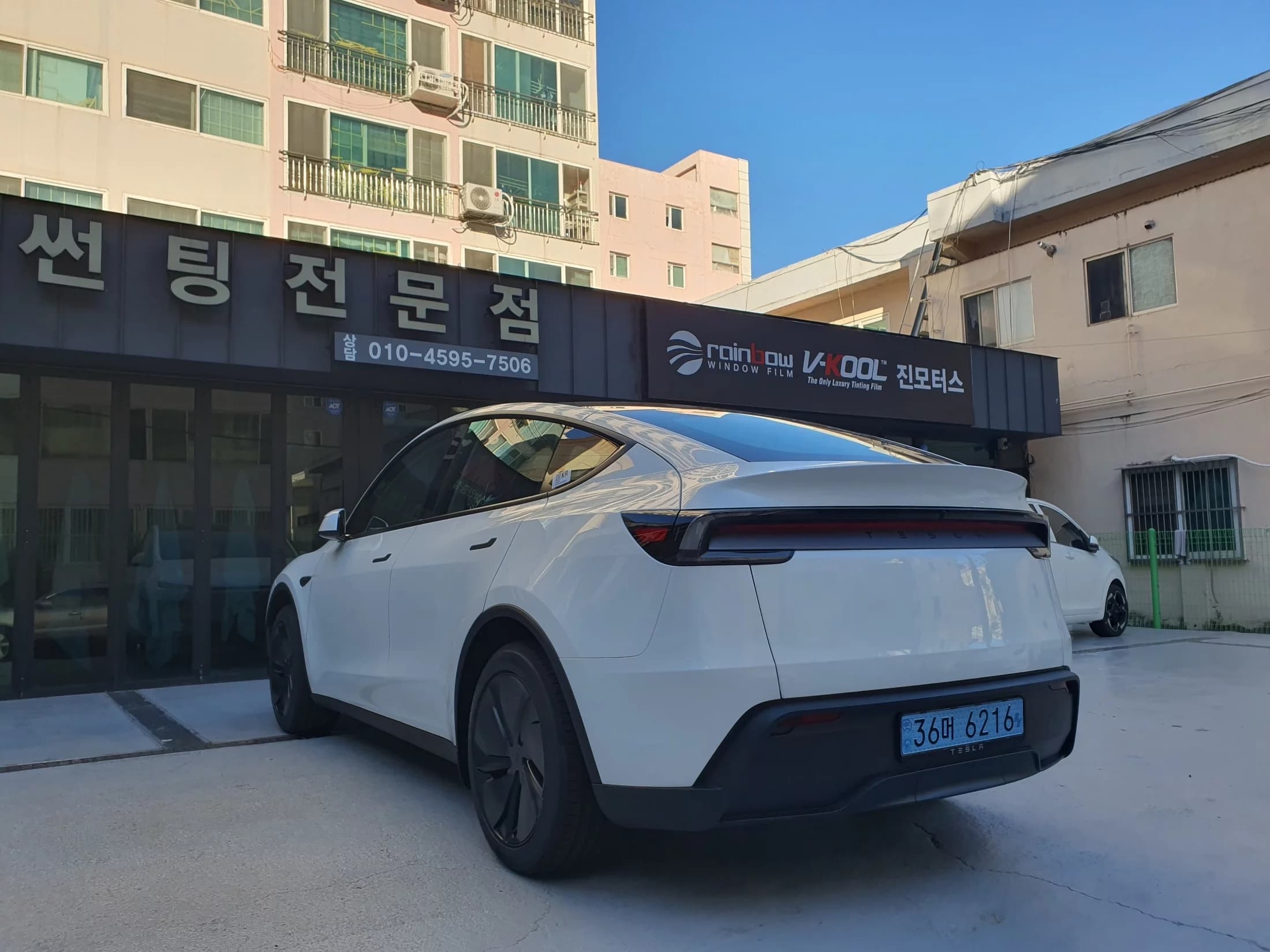 Tesla Model Y RWD, электромобиль, 2025 г. — фото 4