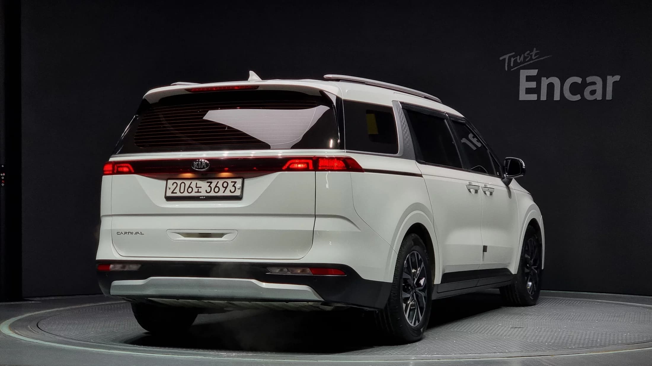 Kia Carnival Conversion(LPG) Prestige, 2021 г. 142860 км. — фото 2
