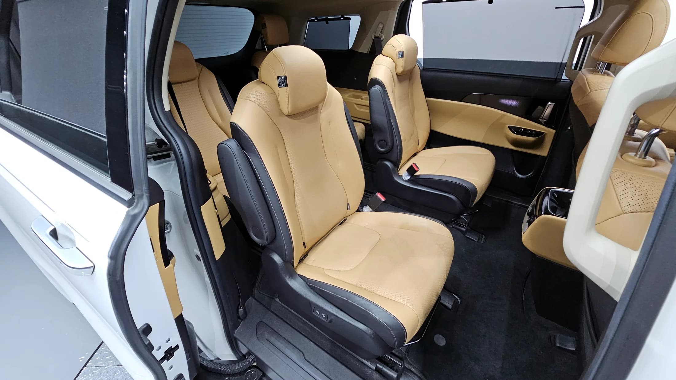 Kia Carnival Gasoline 9-Seater Signature, 2021 г. 37428 км. — фото 11