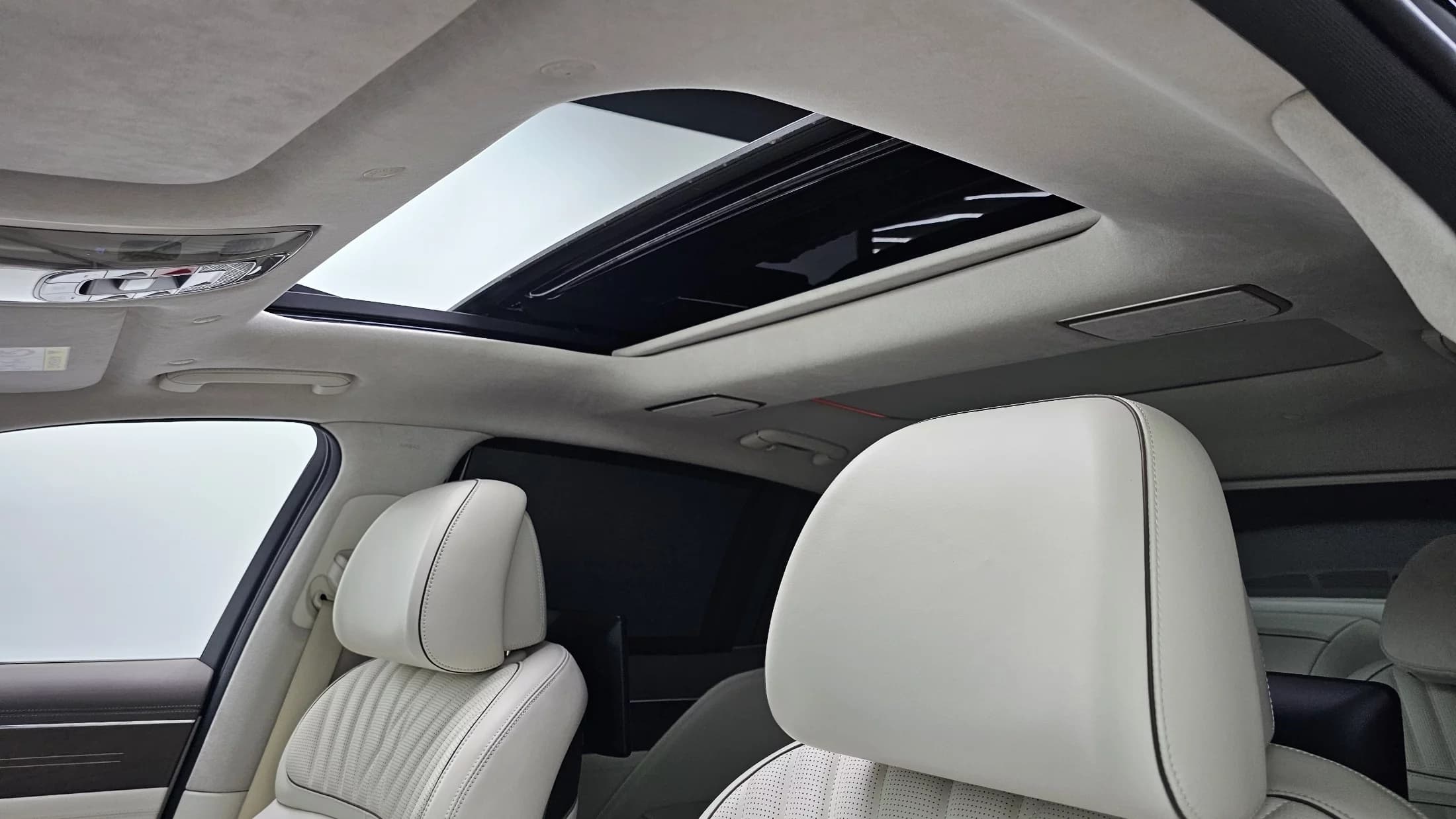 Genesis G90 Gasoline 3.5 Turbo AWD, 2022 г. 37541 км. — фото 19