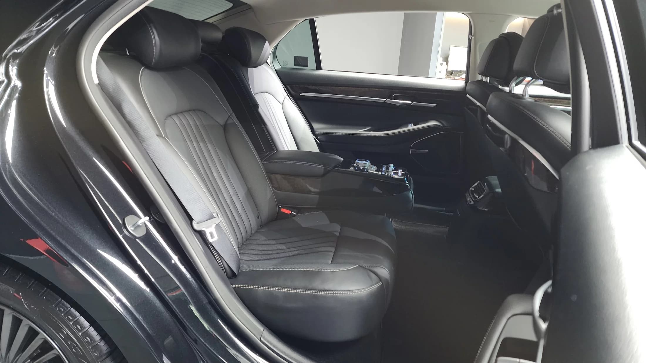 Genesis G90 3.8 AWD Luxury, 2021 г. 63791 км. — фото 12