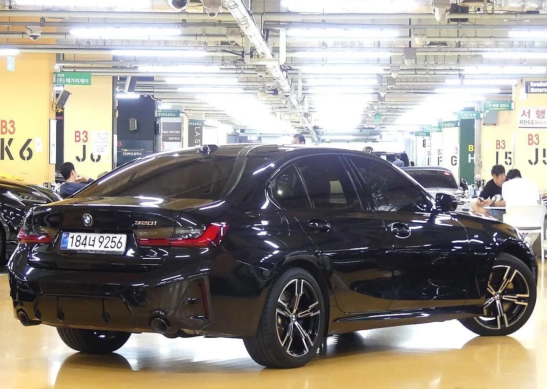 BMW 3-Series 320i M Sport, 2023 г. 29095 км. — фото 2