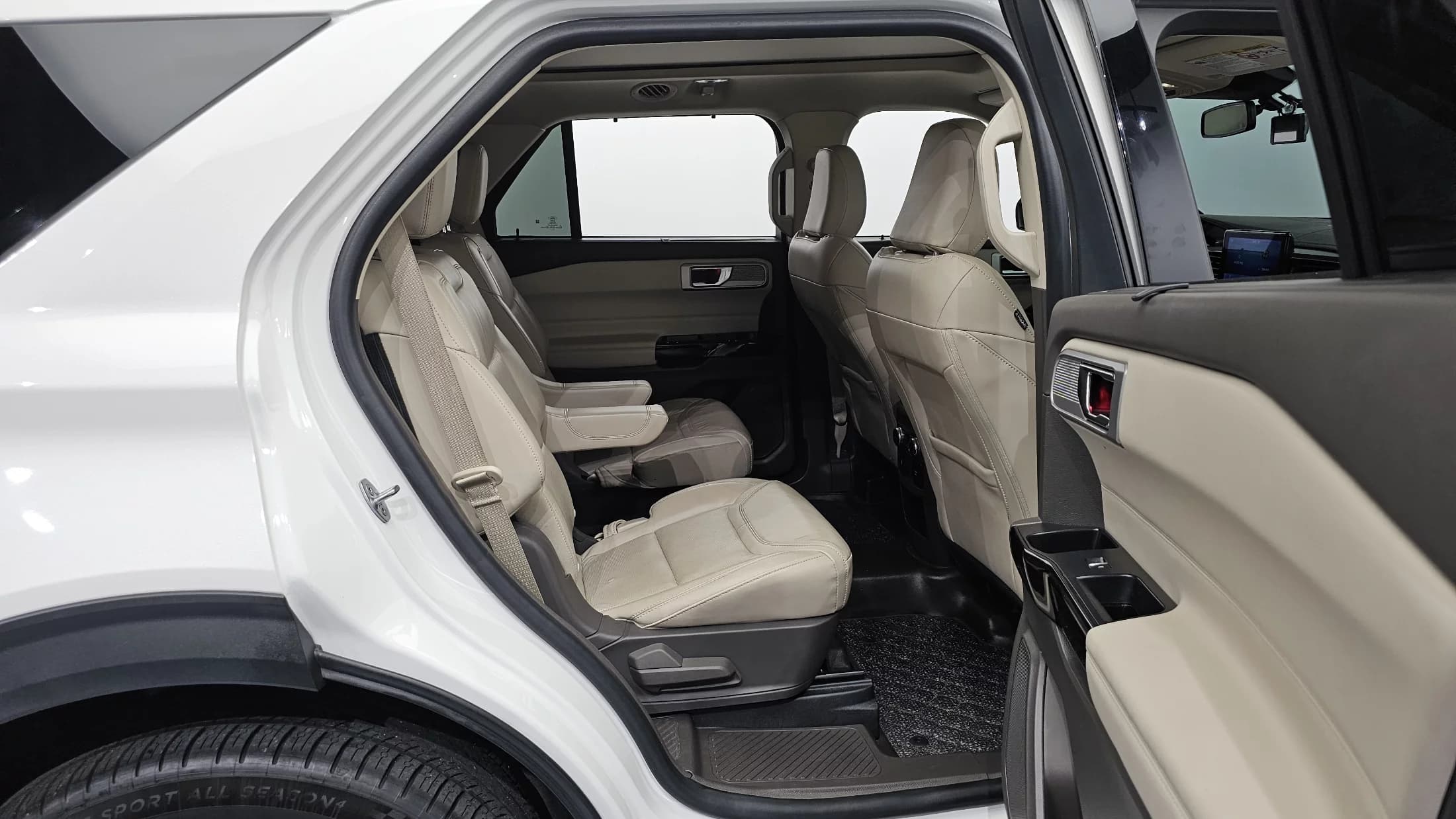 Ford EXPLORER 3.0 Platinum 4WD, 2021 г. 50034 км. — фото 12