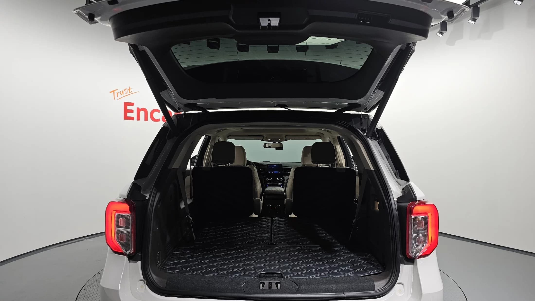 Ford EXPLORER 3.0 Platinum 4WD, 2021 г. 50034 км. — фото 20