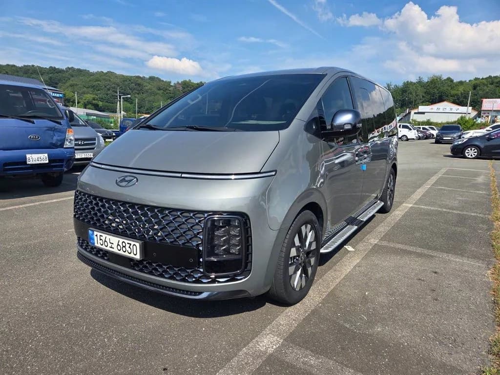 Hyundai Staria L3.5 Lounge 9-Seater Inspiration, 2021 г. 46938 км. — фото 2