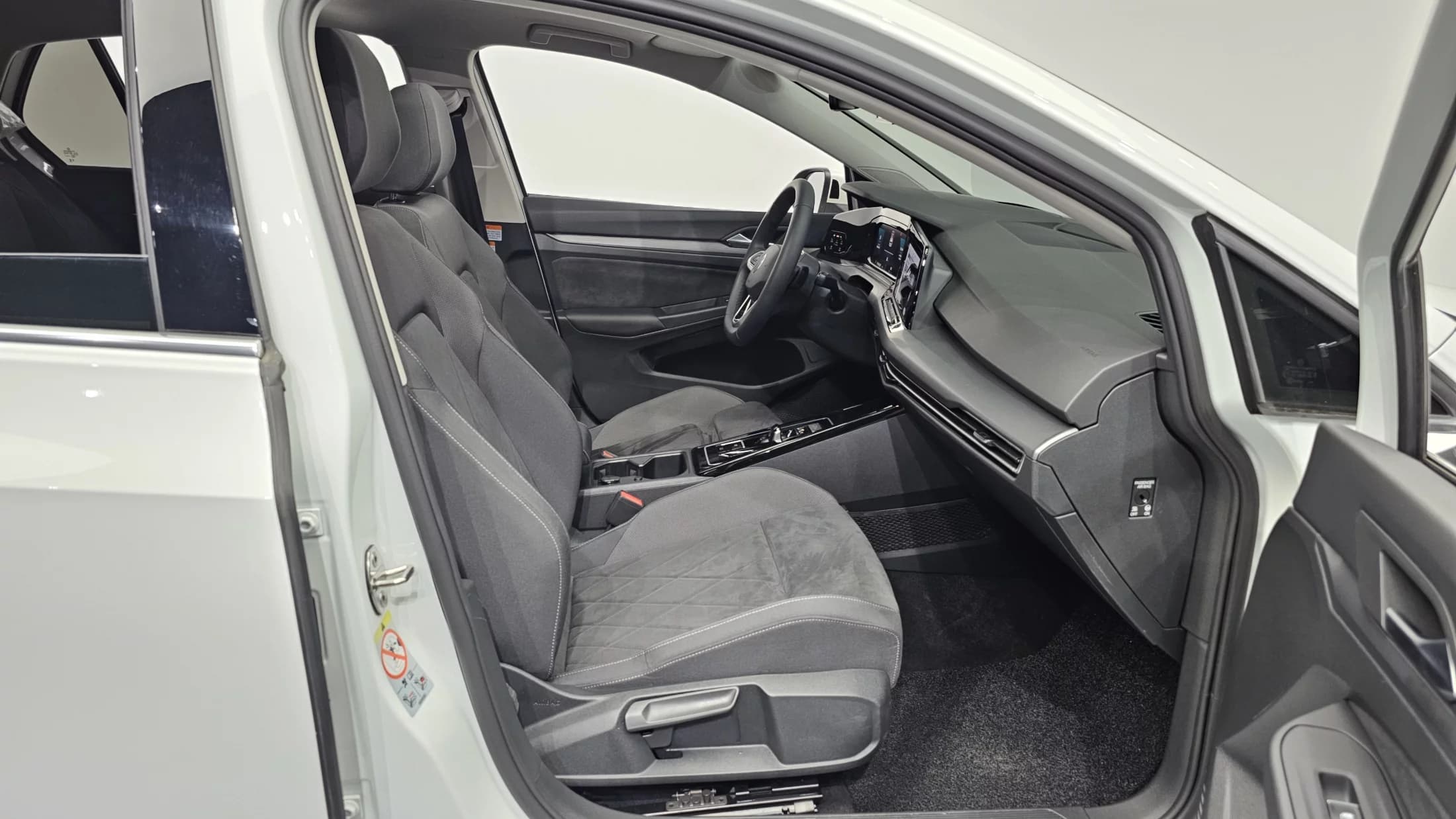 Volkswagen GOLF 2.0 TDI Prestige, 2024 г. 14501 км. — фото 11