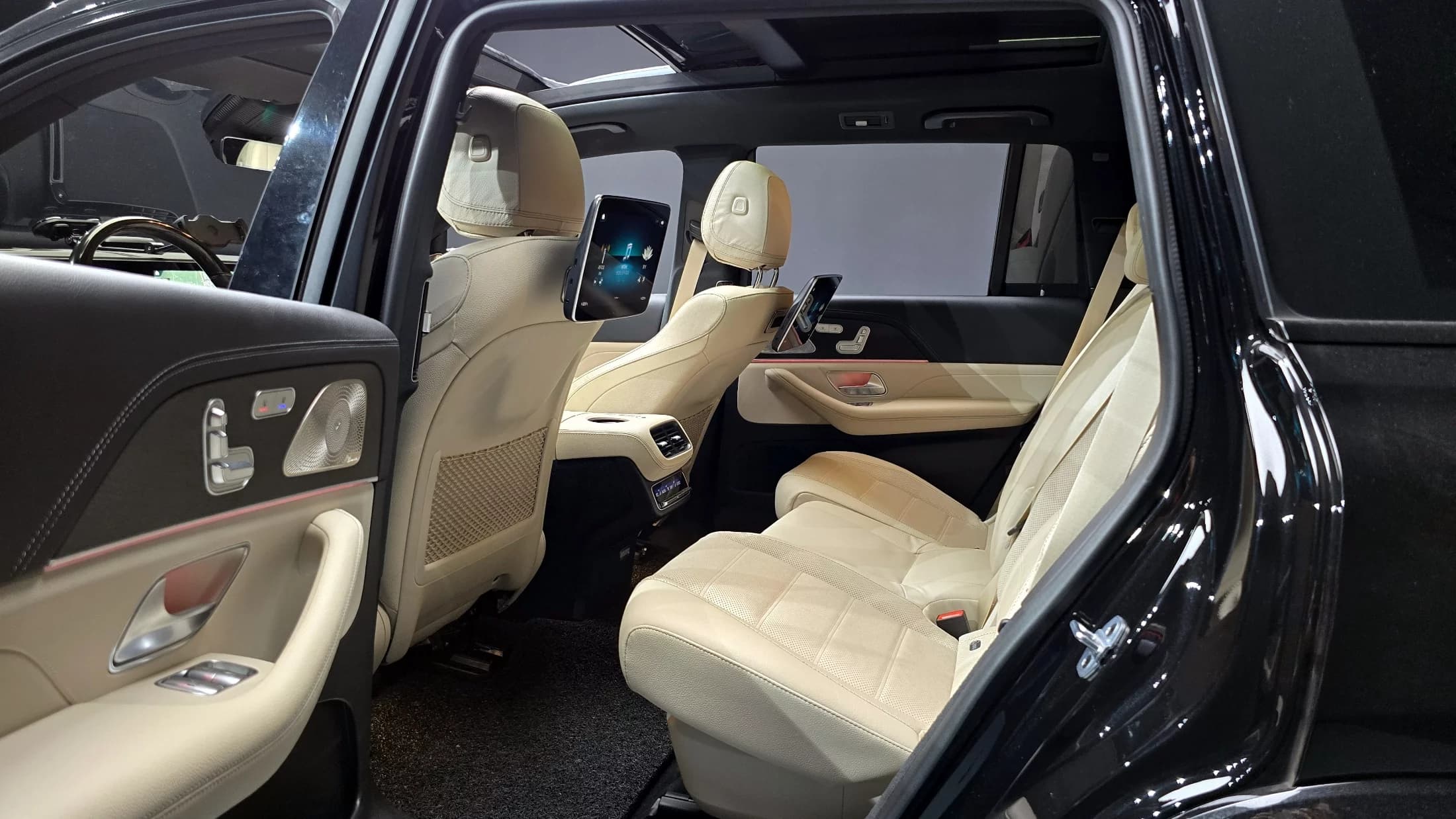 Mercedes-Benz GLS-Class GLS400d 4MATIC, 2023 г. 46972 км. — фото 12