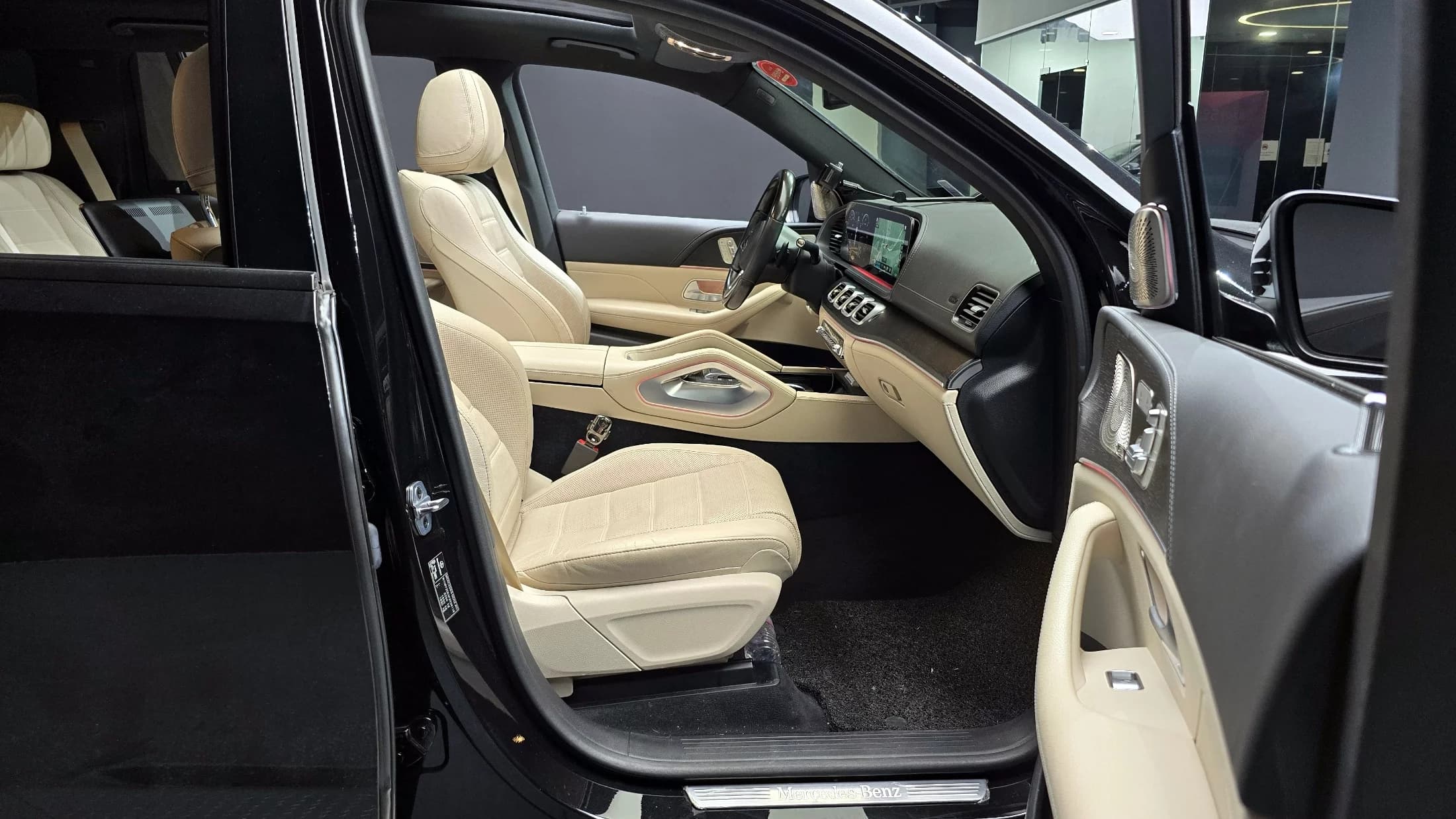Mercedes-Benz GLS-Class GLS400d 4MATIC, 2023 г. 46972 км. — фото 10