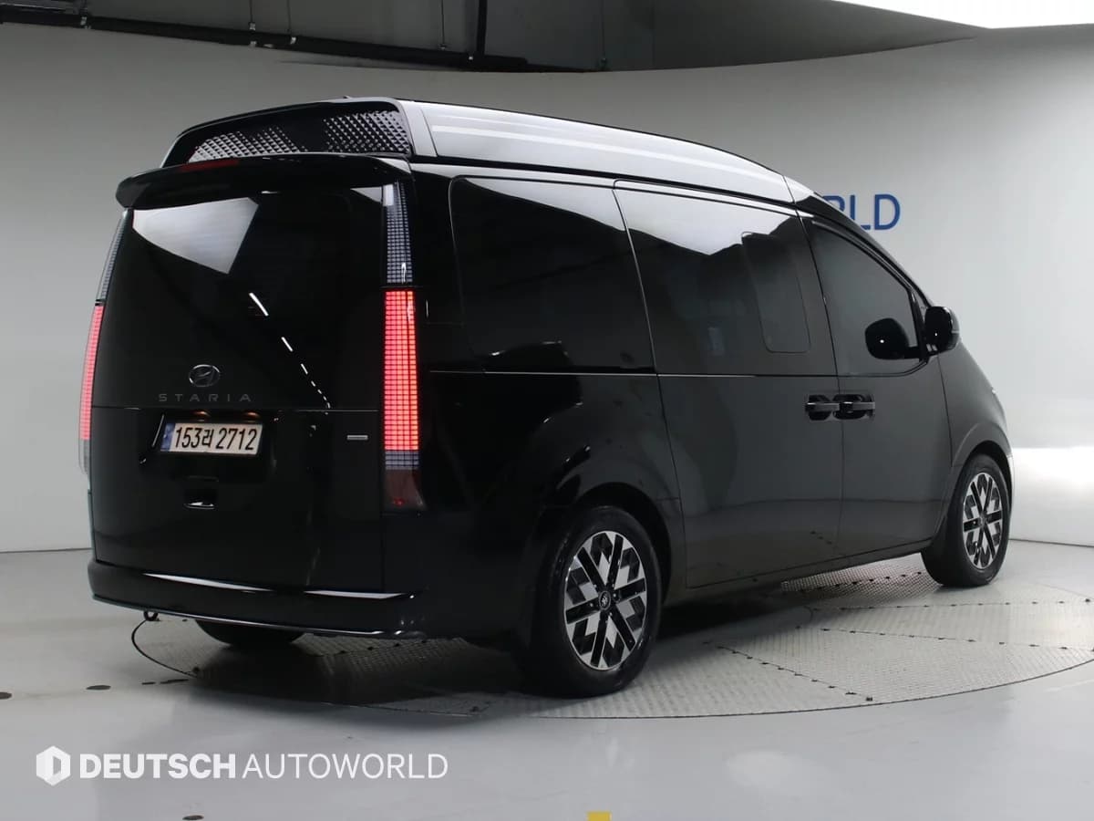 Hyundai Staria 4WD Lounge 7-Seater Limousine, 2024 г. 73449 км. — фото 2