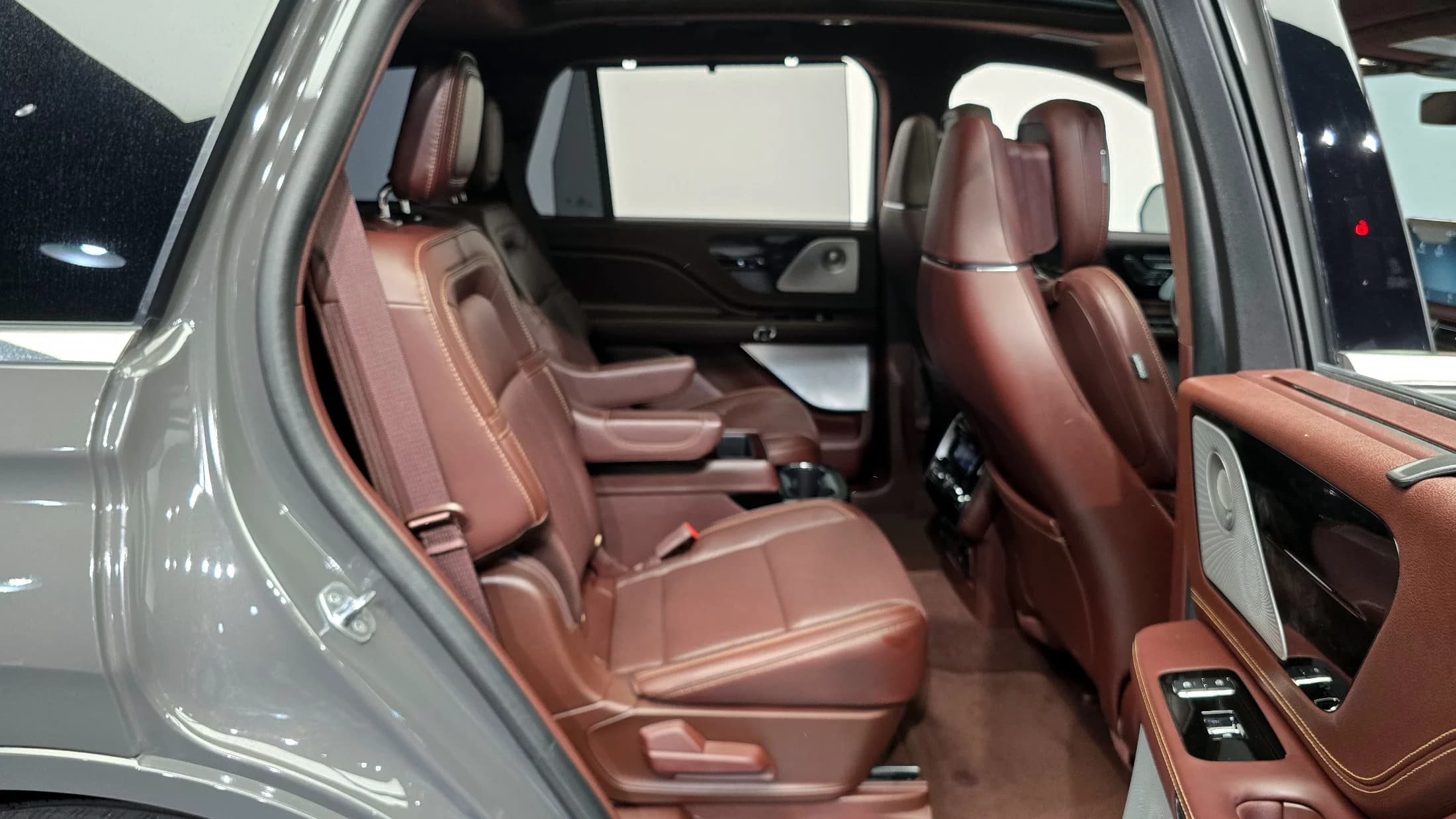 Lincoln AVIATOR 3.0 RESERVE JET PACKAGE AWD, 2023 г. 20207 км. — фото 12