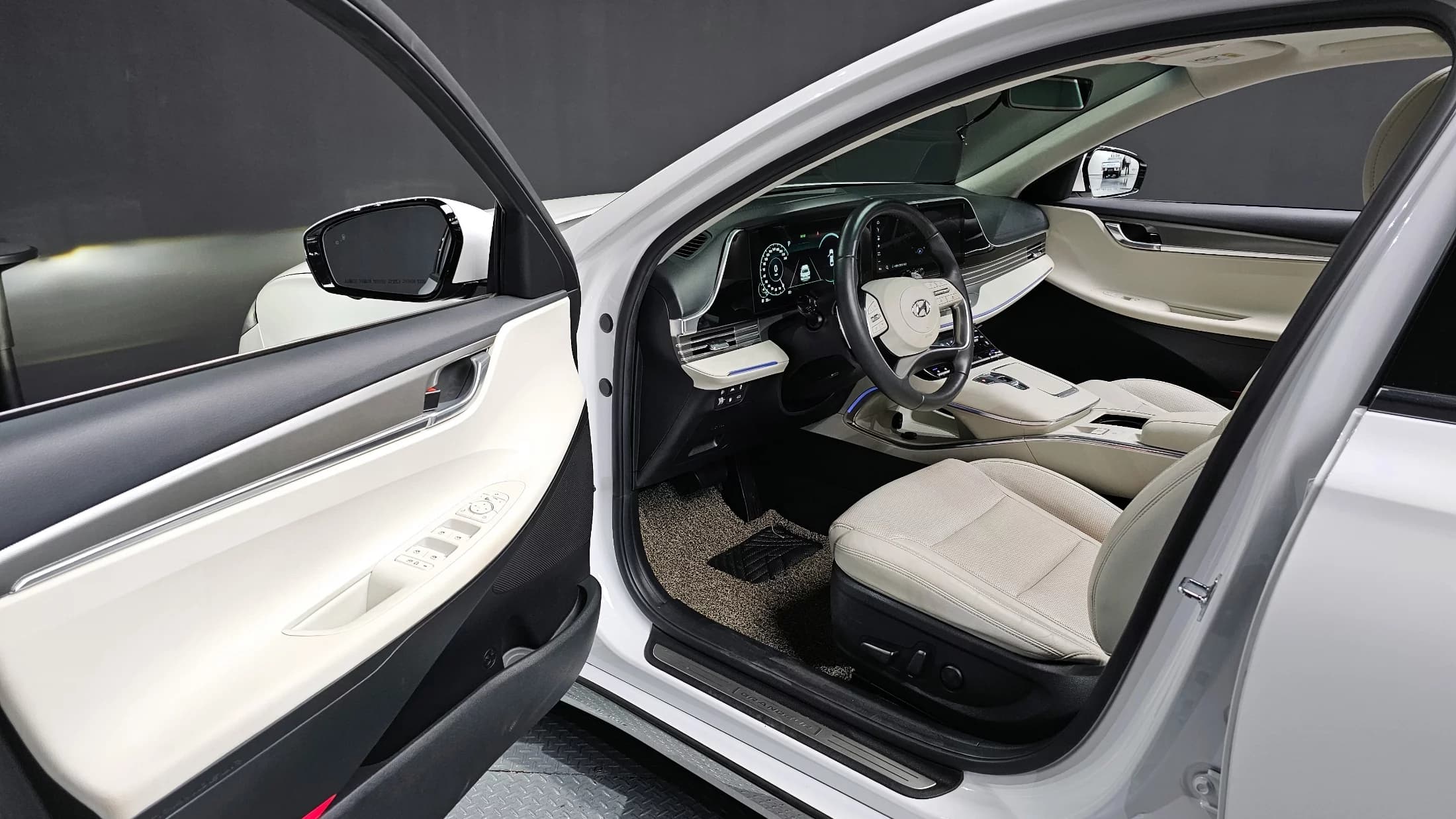 Hyundai Grandeur 2.5 Le Blanc, 2022 г. 25236 км. — фото 10