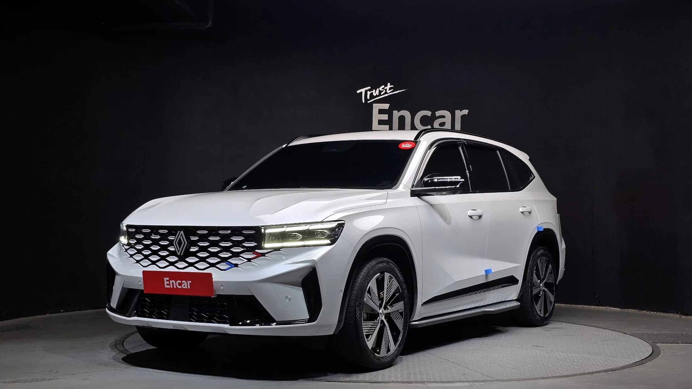 Renault Grand Koleos 1.5 E-TECH Iconic 2WD, гибрид, 2025 г. 9124 км.